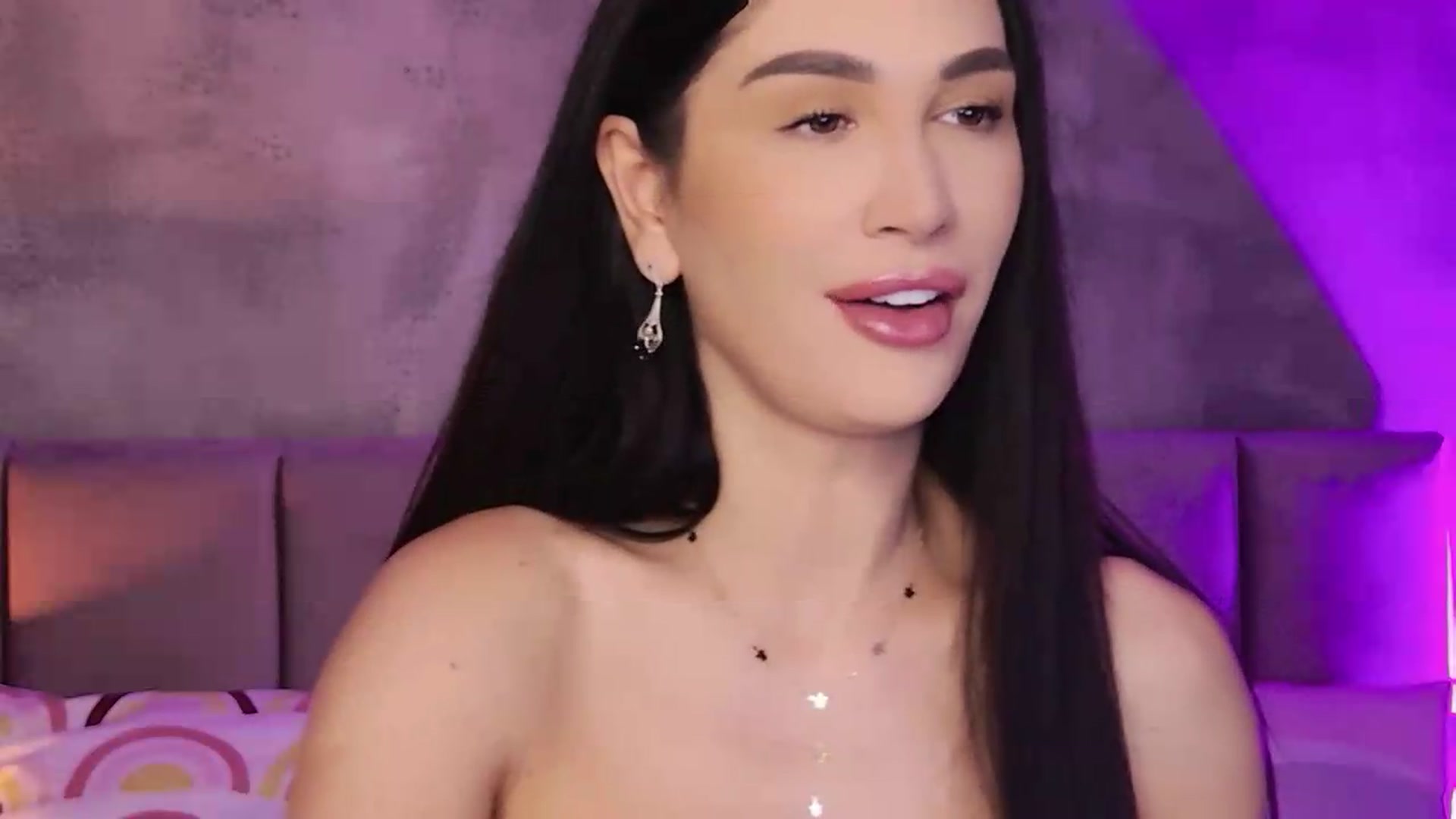 Gallery image thumbnail from Monalise's myfreecams stream on, 08/27/2026, 16:37 image 9 of 20
