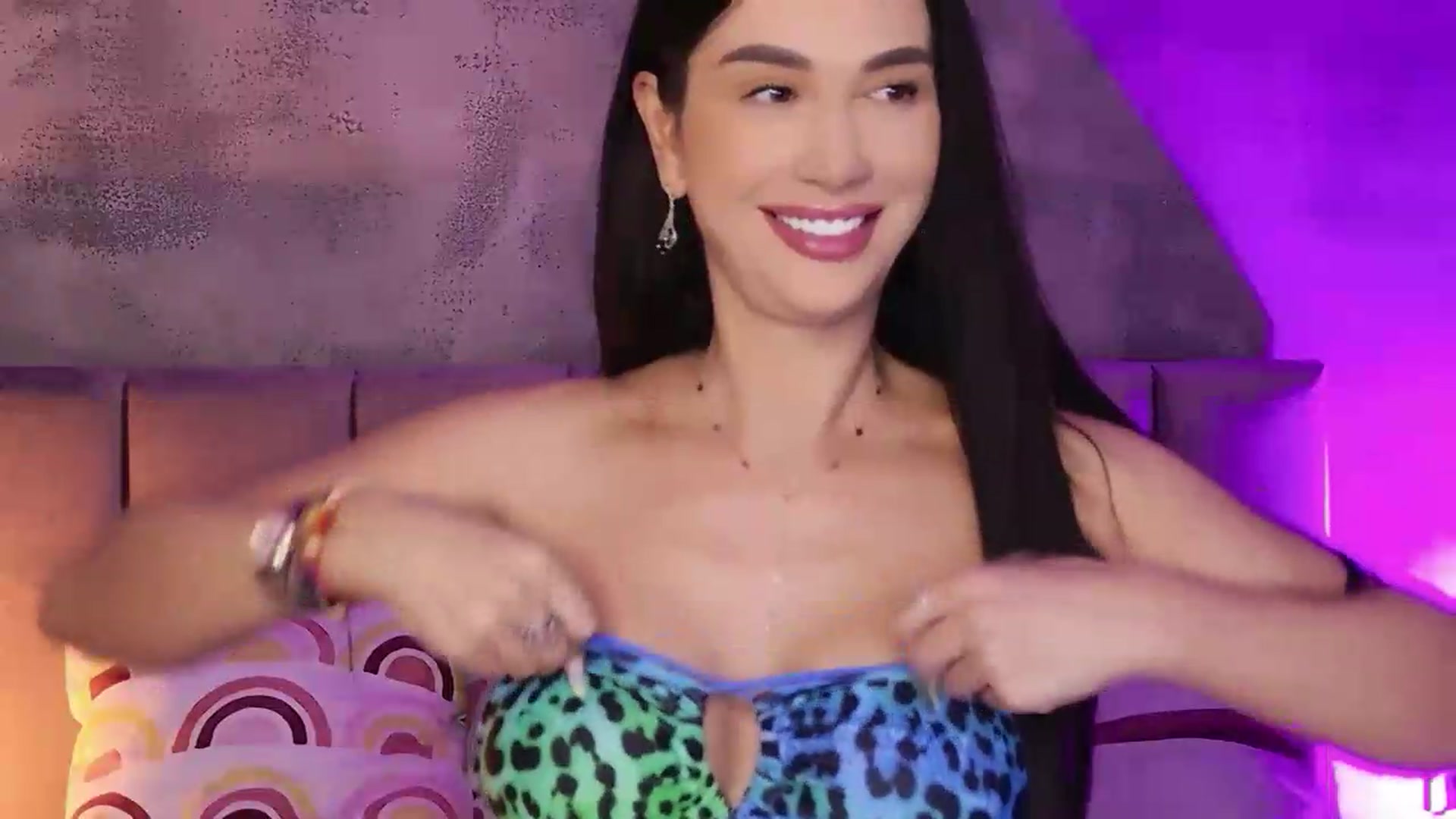 Gallery image thumbnail from Monalise's myfreecams stream on, 08/27/2026, 16:37 image 12 of 20