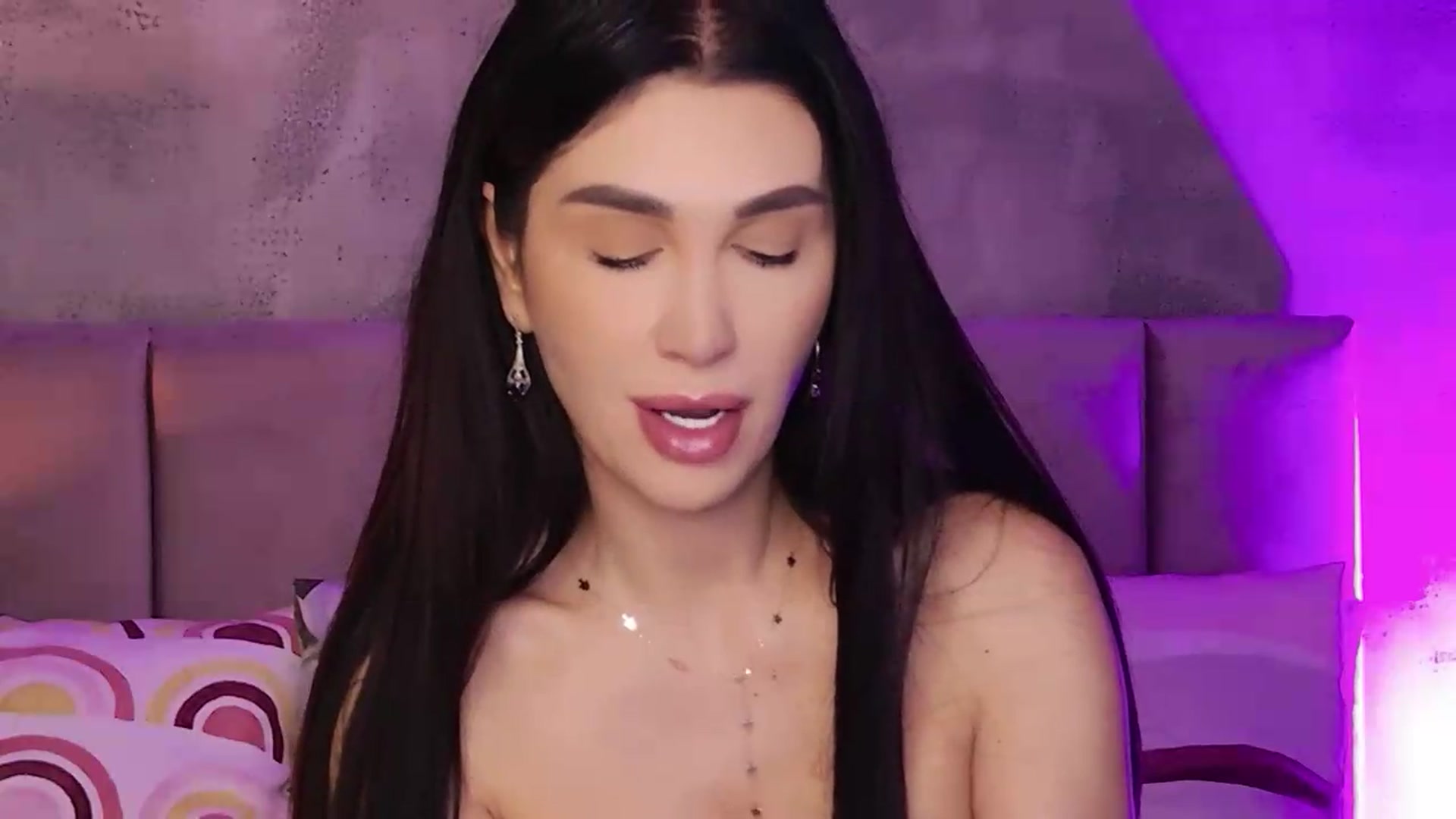 Gallery image thumbnail from Monalise's myfreecams stream on, 08/27/2026, 18:12 image 4 of 20