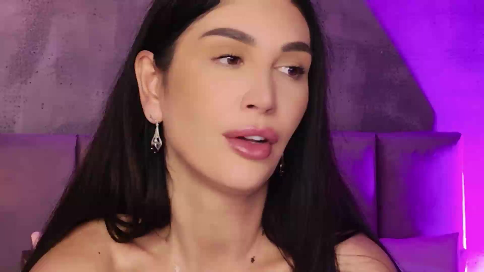 Gallery image thumbnail from Monalise's myfreecams stream on, 08/27/2026, 18:44 image 4 of 20