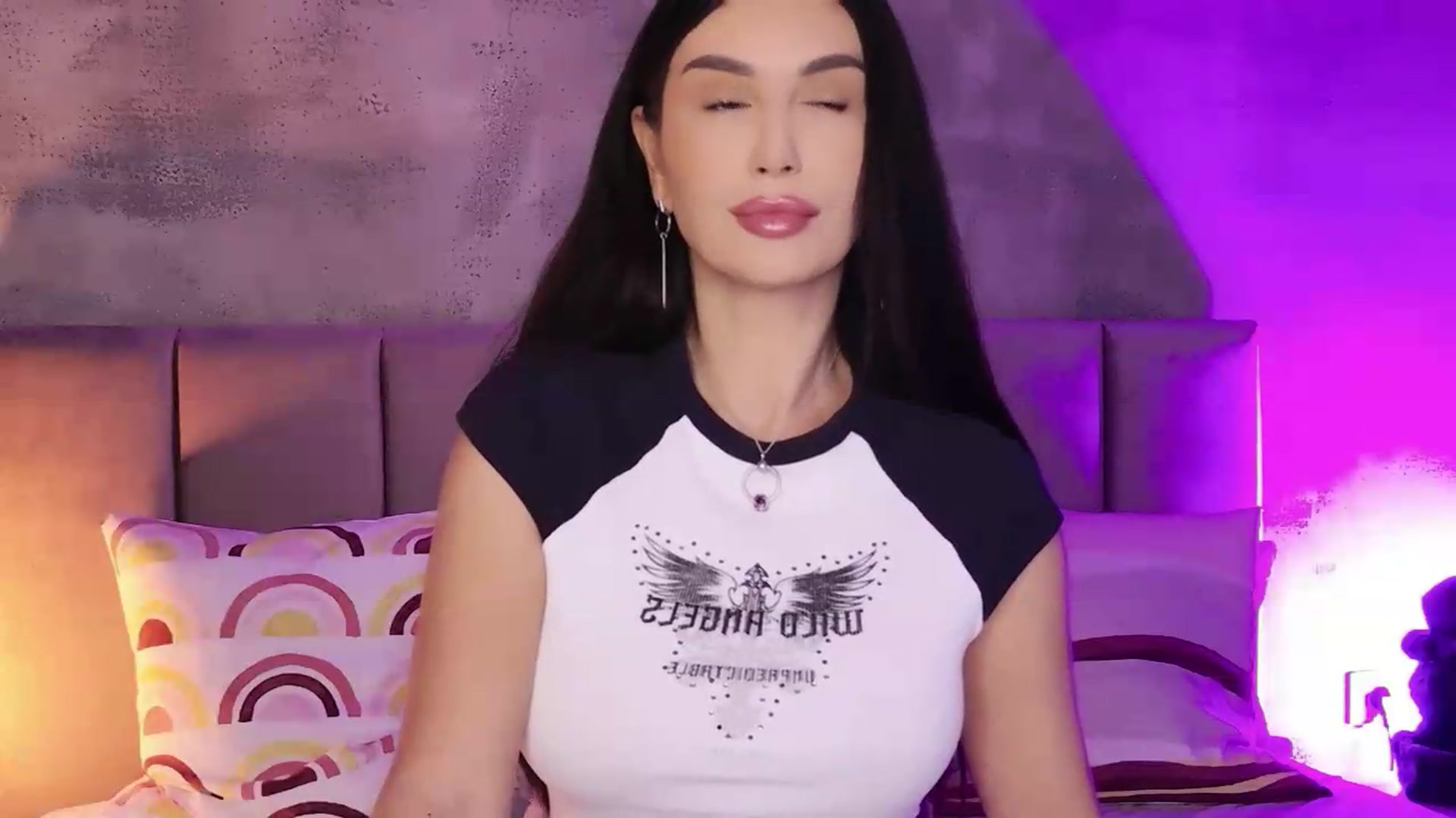Gallery image thumbnail from Monalise's myfreecams stream on, 08/29/2026, 17:00 image 19 of 20