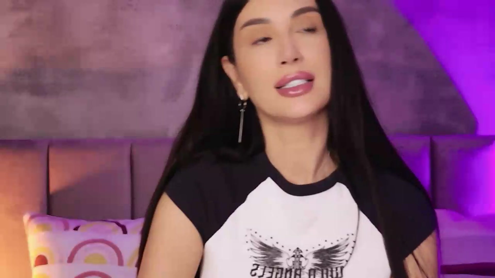 Gallery image thumbnail from Monalise's myfreecams stream on, 08/29/2026, 21:13 image 19 of 20