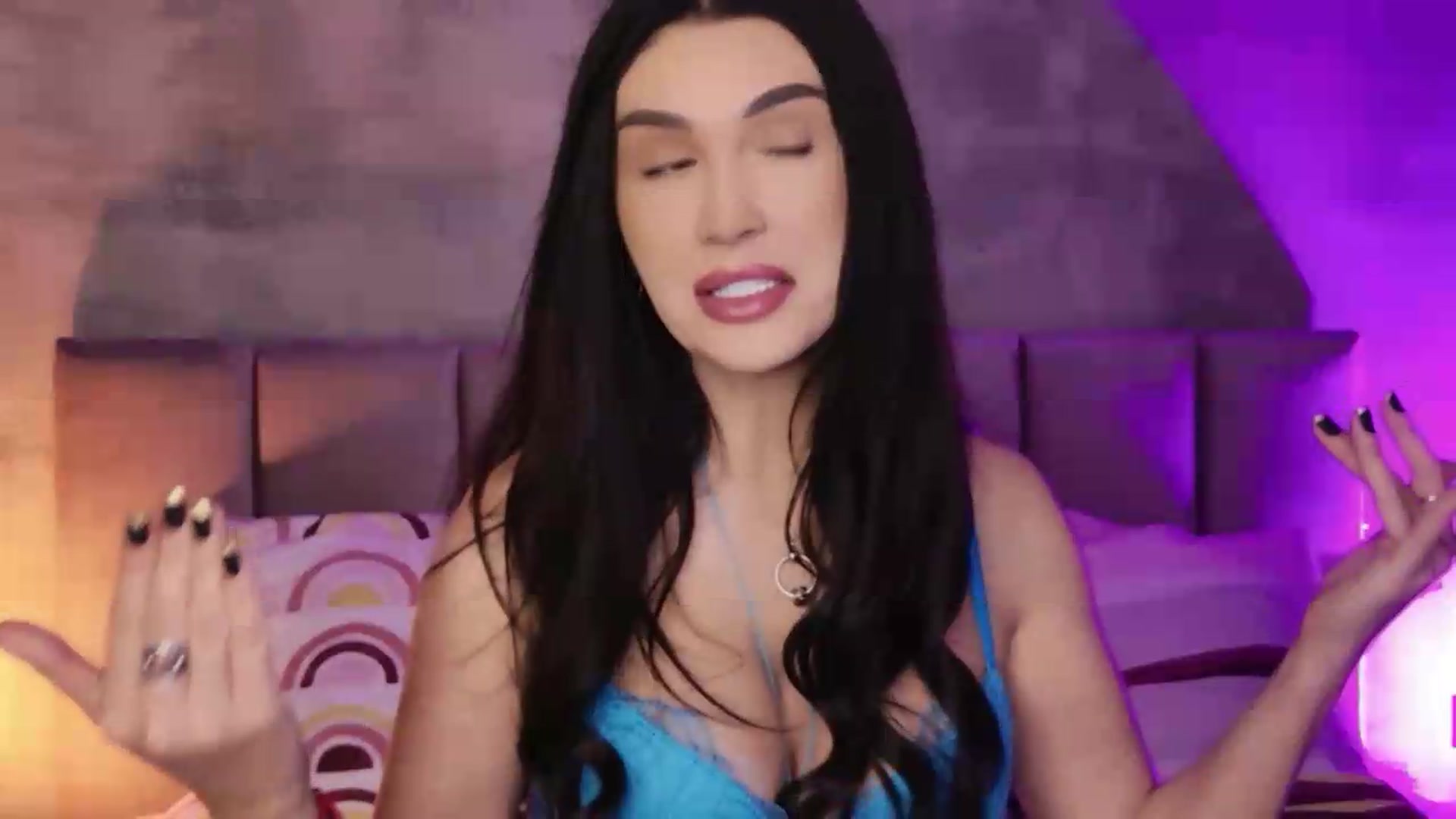 Gallery image thumbnail from Monalise's myfreecams stream on, 08/31/2026, 18:03 image 14 of 20