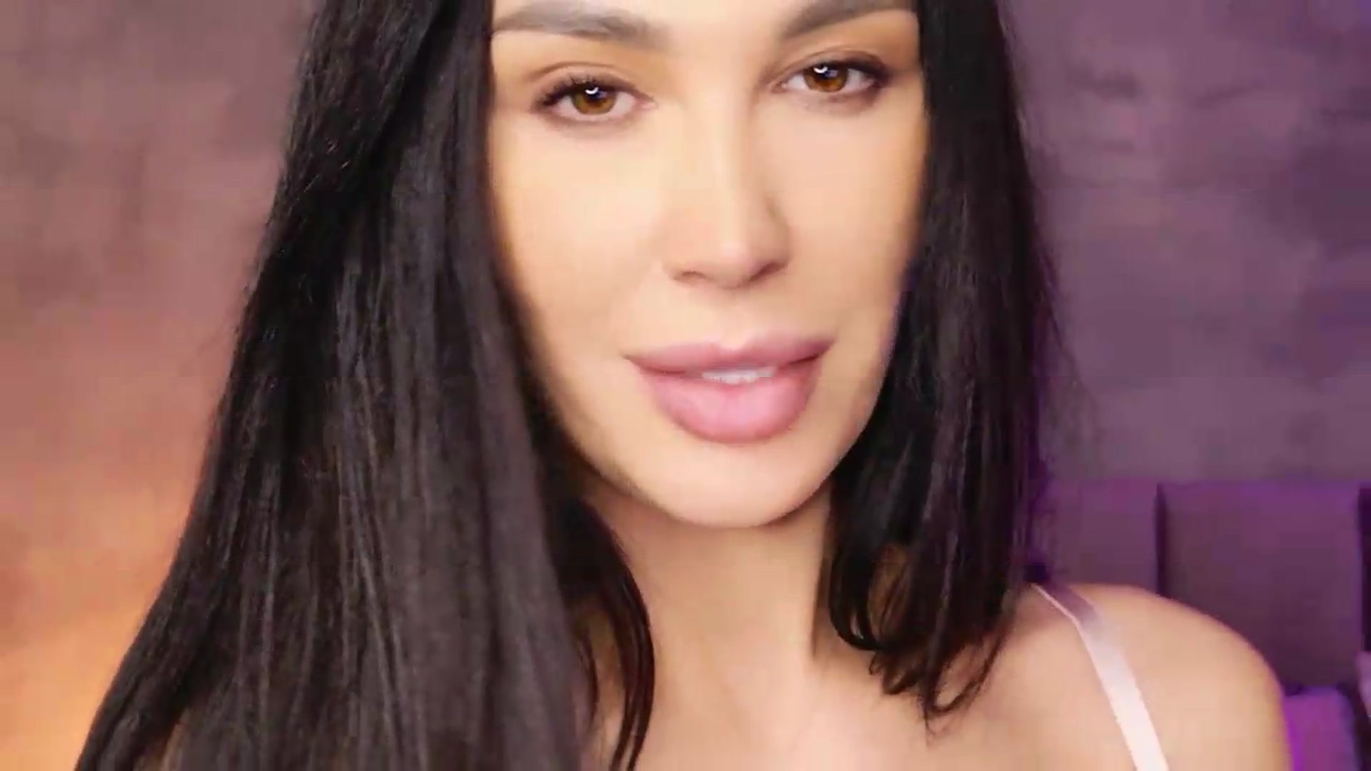 Gallery image thumbnail from Monalise's myfreecams stream on, 09/05/2026, 18:40 image 14 of 20