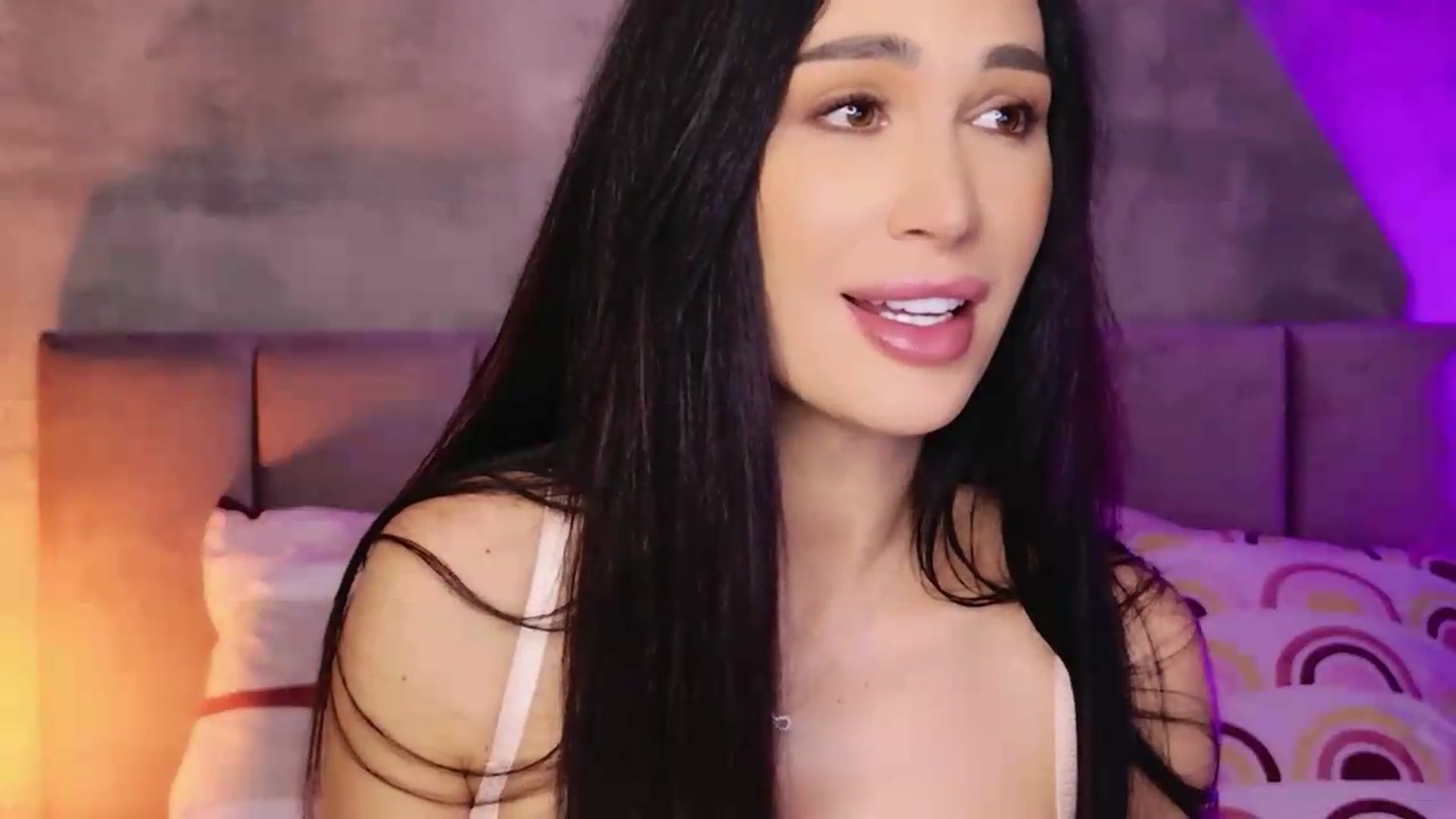 Gallery image thumbnail from Monalise's myfreecams stream on, 09/05/2026, 18:40 image 5 of 20