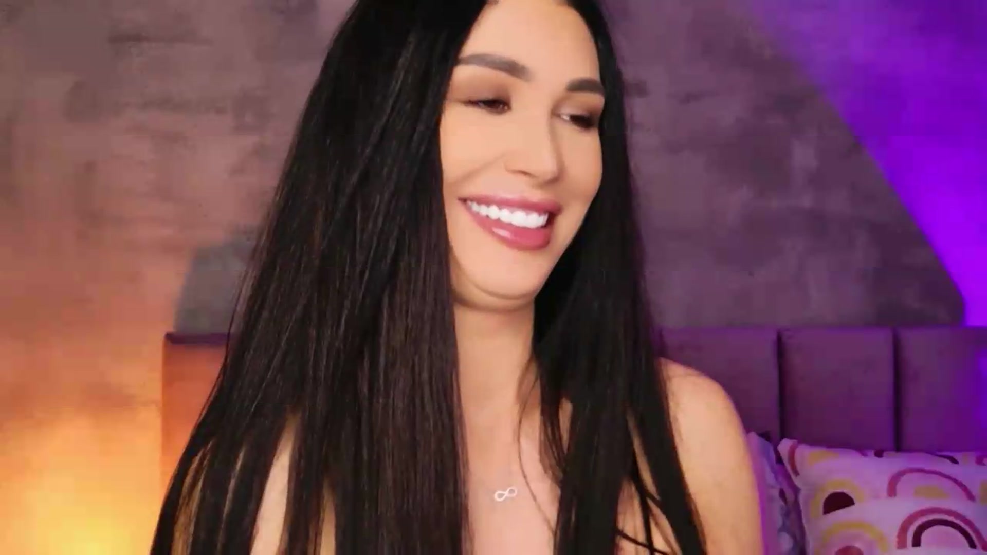 Gallery image thumbnail from Monalise's myfreecams stream on, 09/11/2026, 19:39 image 15 of 20