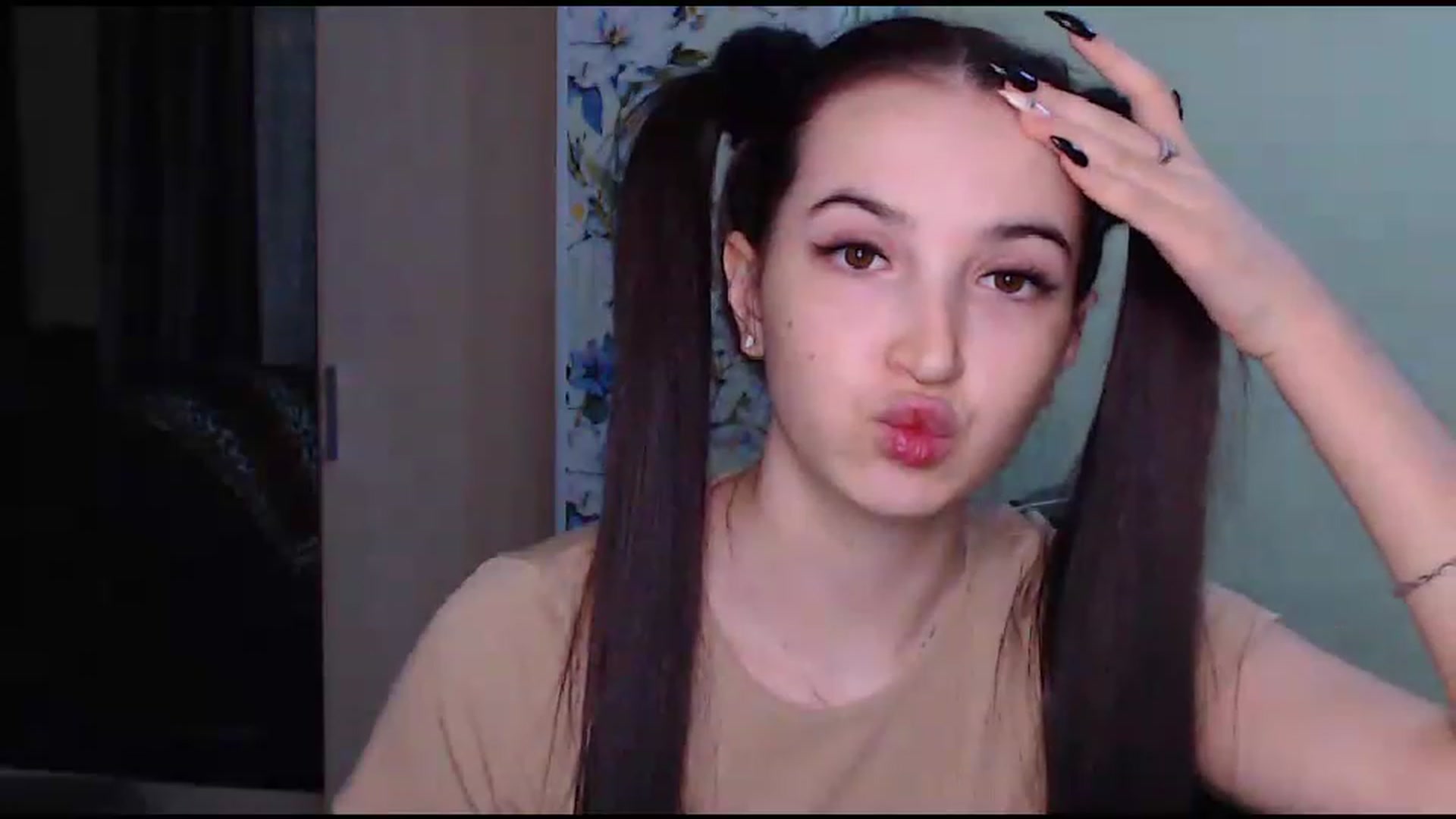 Gallery image thumbnail from MoneyLadyy's myfreecams stream on, 11/14/2022, 19:43 image 15 of 20