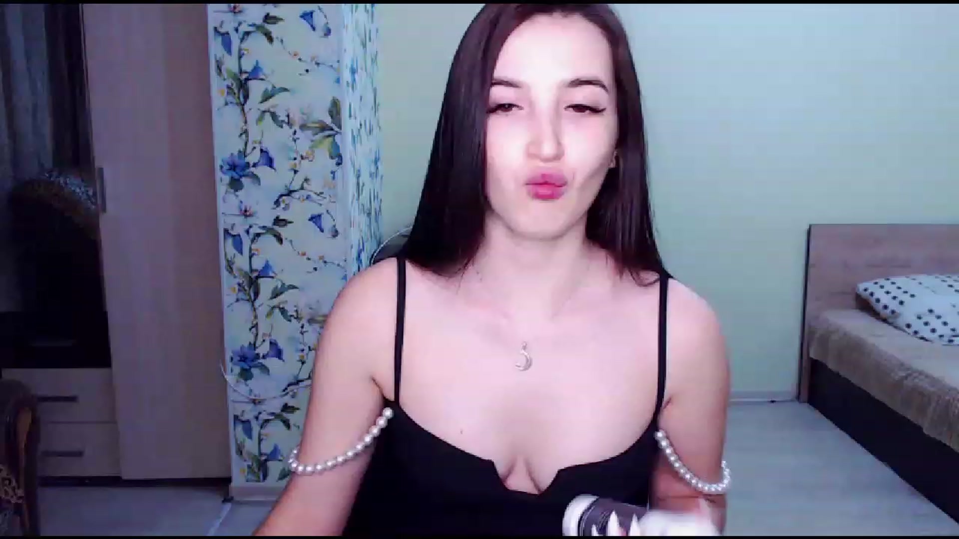 Gallery image thumbnail from MoneyLadyy's myfreecams stream on, 12/24/2022, 15:56 image 10 of 20