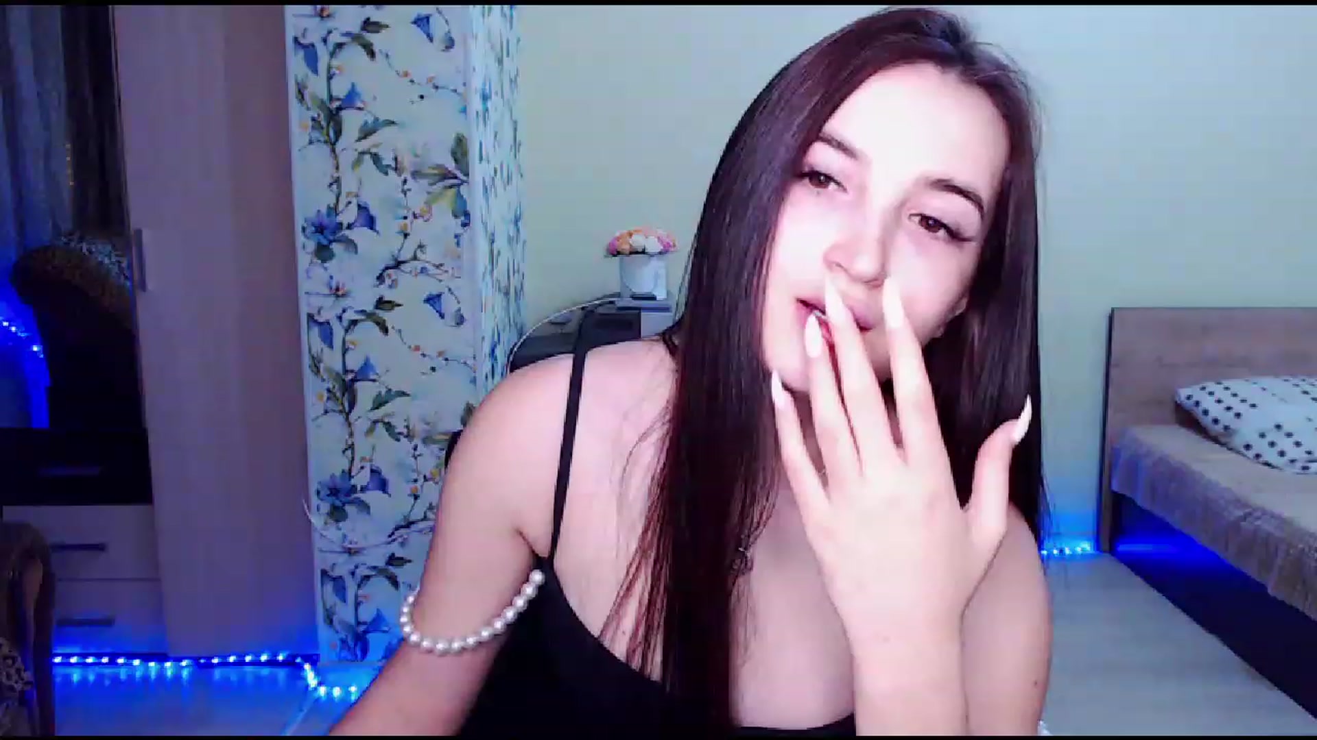 Gallery image thumbnail from MoneyLadyy's myfreecams stream on, 12/24/2022, 15:56 image 9 of 20
