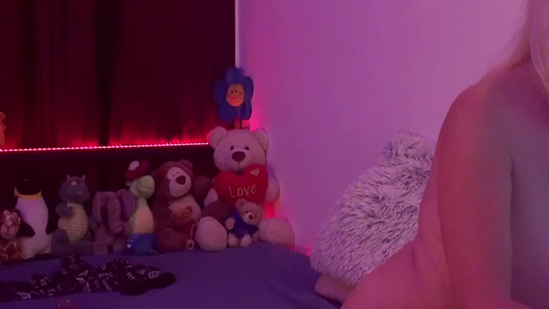Gallery image thumbnail from MoniCutex's myfreecams stream on, 11/27/2022, 10:22 image 14 of 20