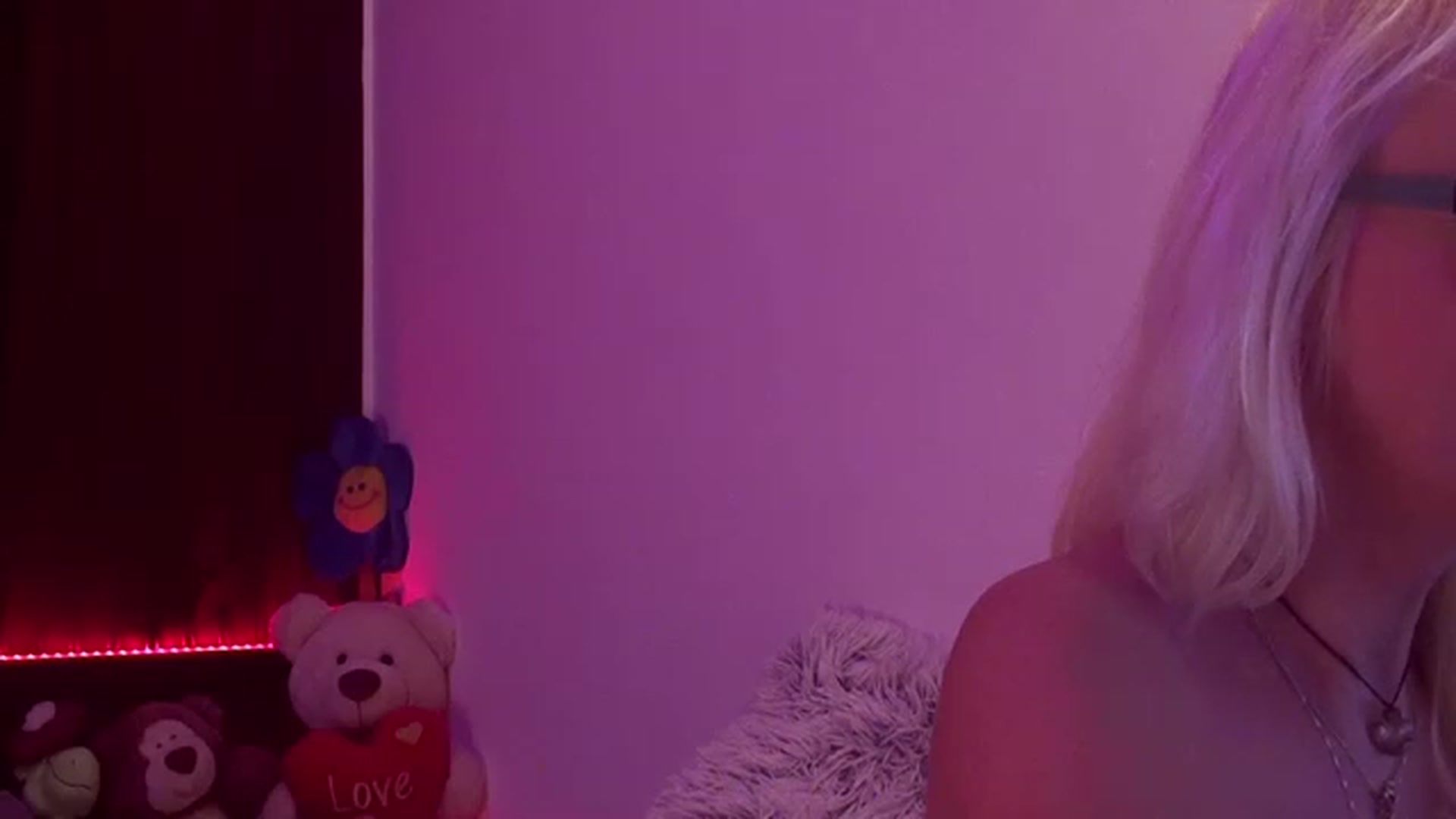 Gallery image thumbnail from MoniCutex's myfreecams stream on, 11/27/2022, 10:22 image 18 of 20