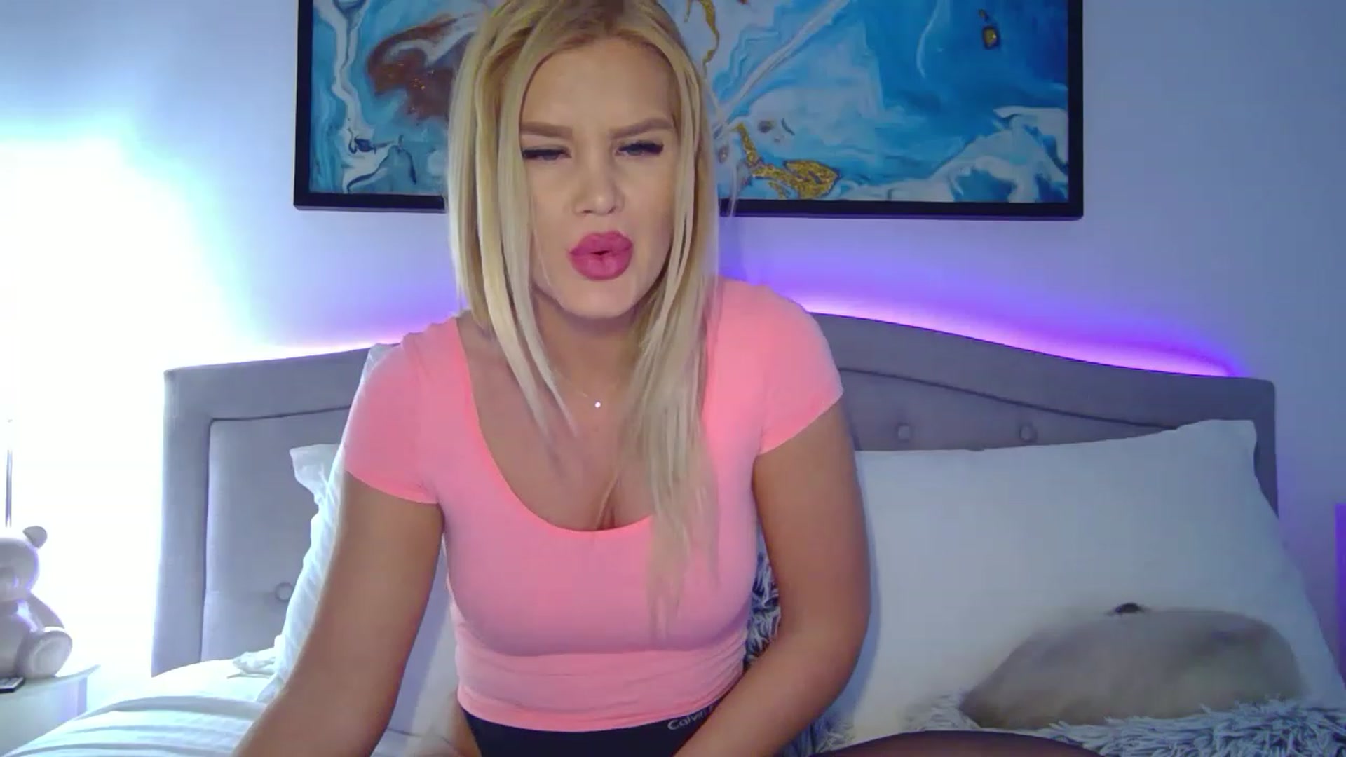 Gallery image thumbnail from Moni_'s myfreecams stream on, 05/20/2023, 04:18 image 10 of 20
