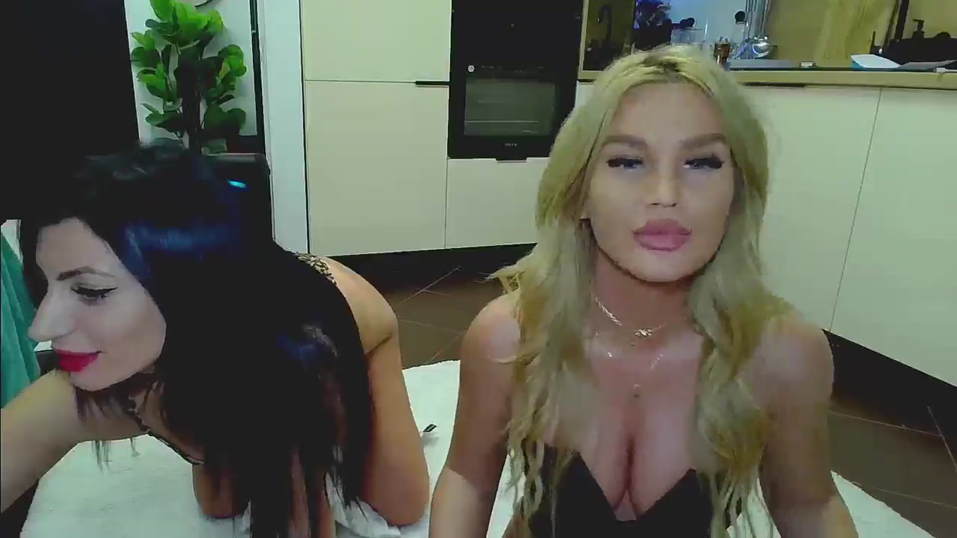 Gallery image thumbnail from Moni_'s myfreecams stream on, 08/21/2025, 21:05 image 5 of 20
