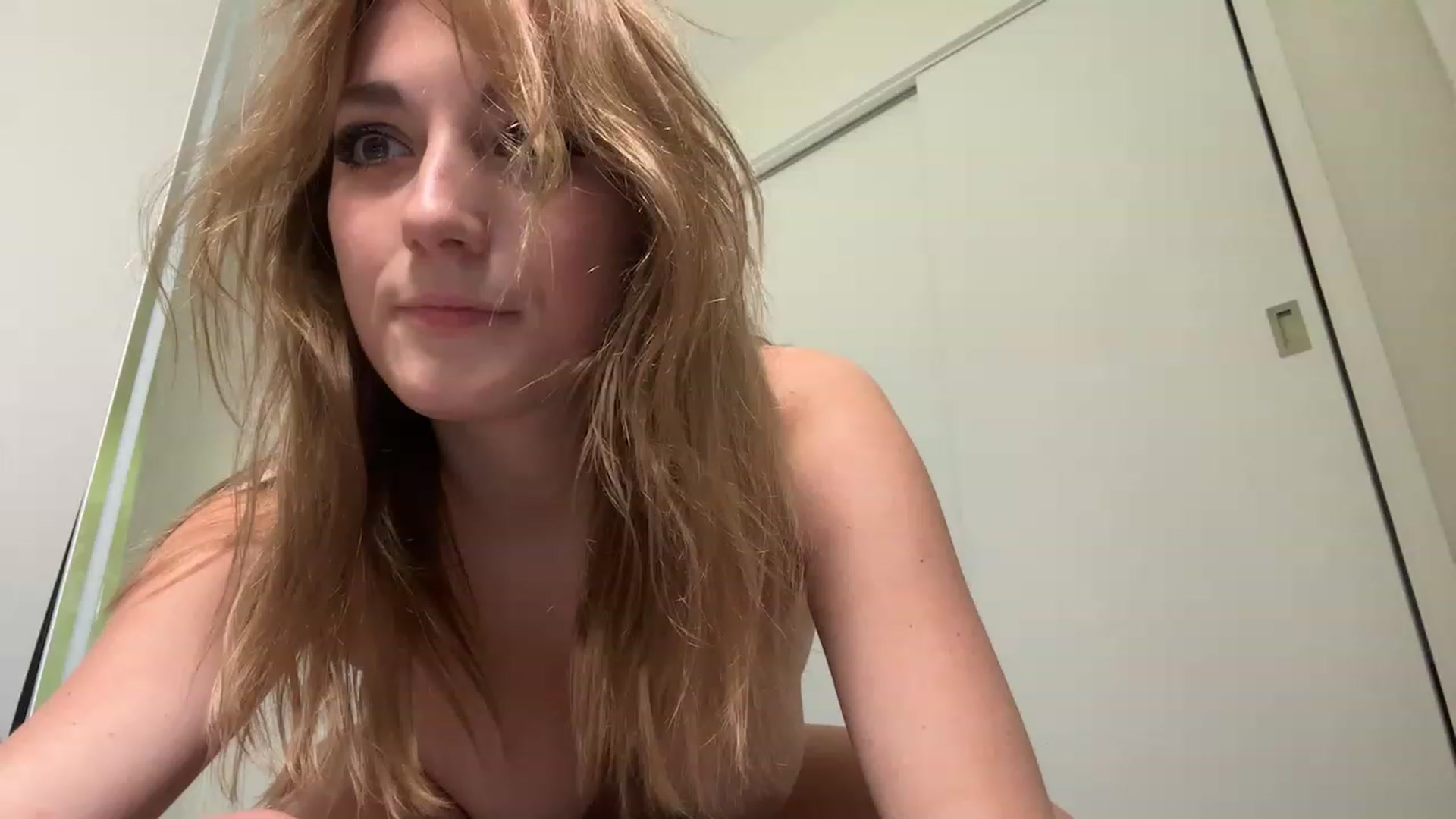 Gallery image thumbnail from Monic1's myfreecams stream on, 12/03/2023, 16:41 image 4 of 20