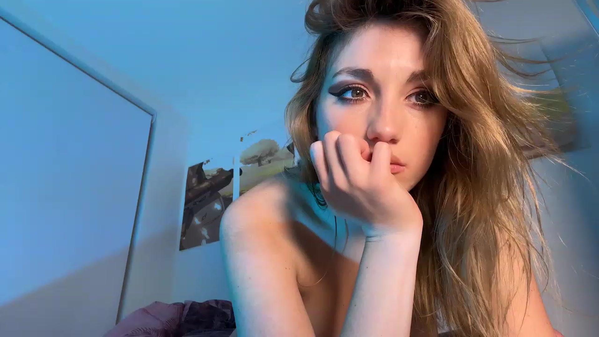 Gallery image thumbnail from Monic1's myfreecams stream on, 12/05/2023, 22:55 image 3 of 20