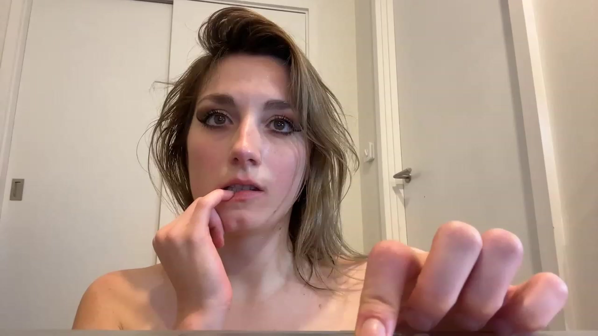 Gallery image thumbnail from Monic1's myfreecams stream on, 12/27/2023, 04:14 image 1 of 20