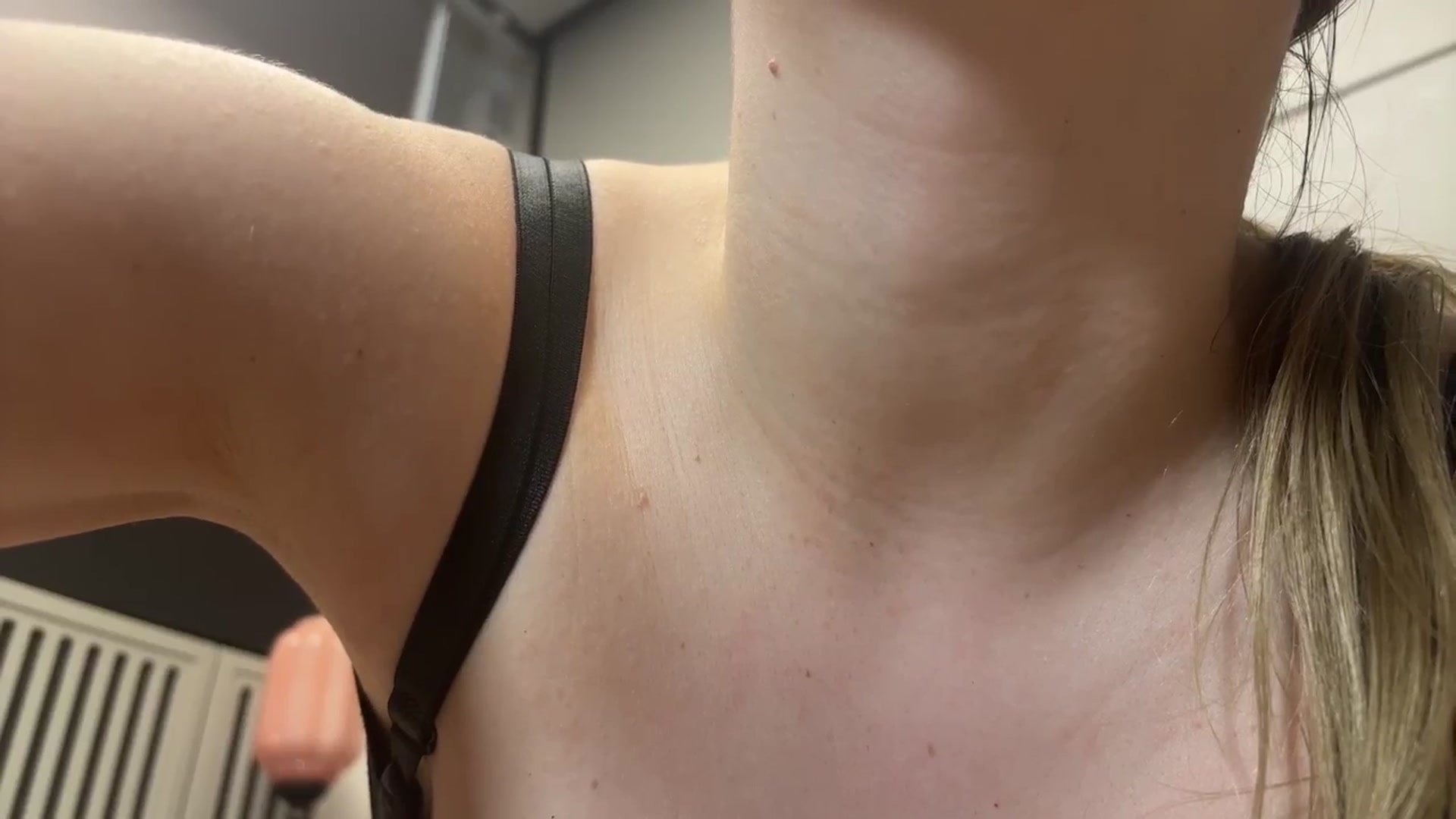 Gallery image thumbnail from Monic1's myfreecams stream on, 03/30/2025, 15:44 image 16 of 20