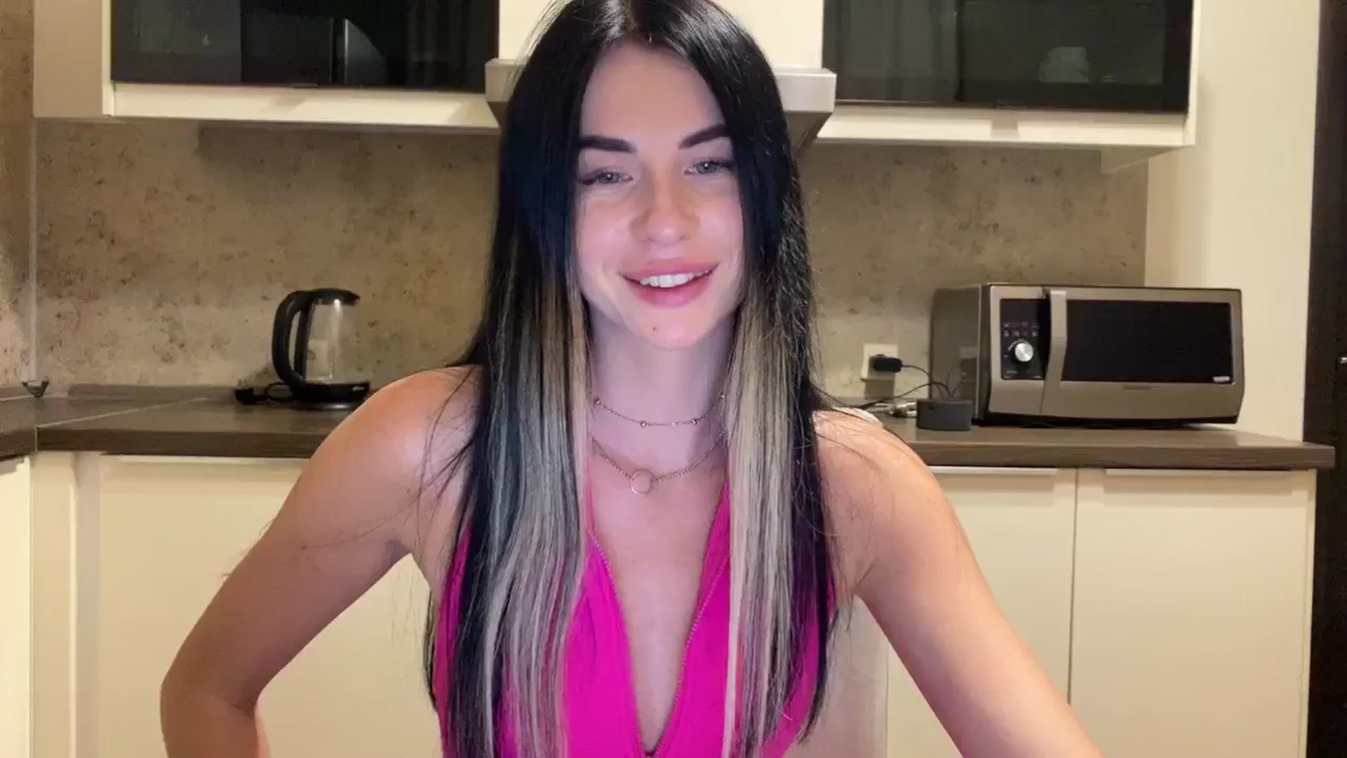 Gallery image thumbnail from Monic_cute's myfreecams stream on, 08/23/2024, 19:31 image 15 of 20