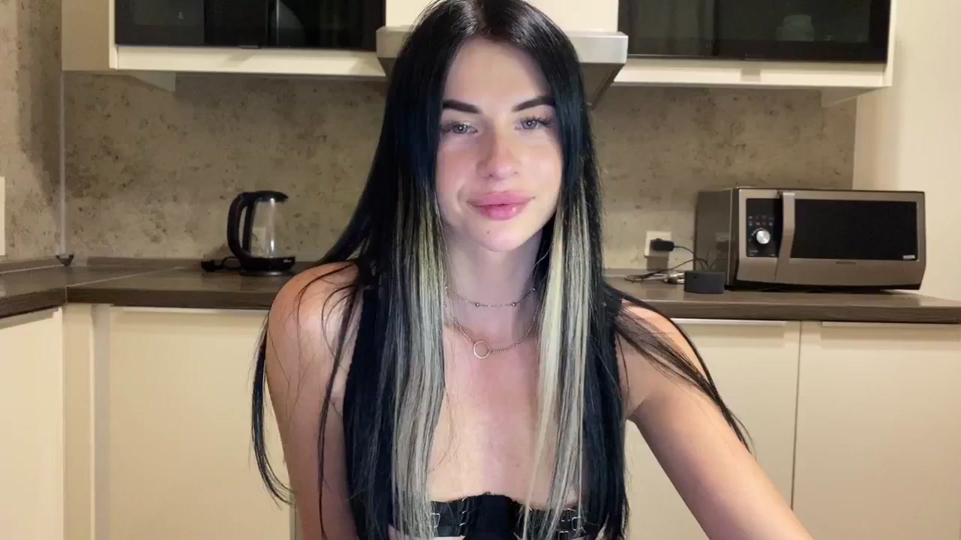 Gallery image thumbnail from Monic_cute's myfreecams stream on, 08/23/2024, 20:23 image 16 of 20