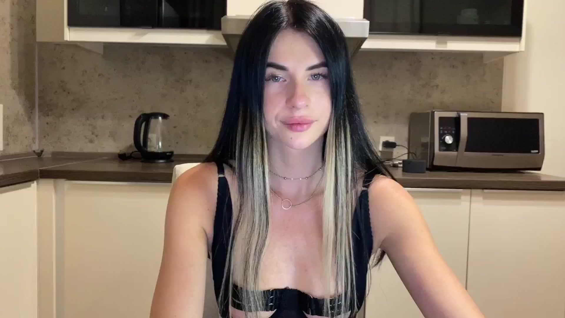 Gallery image thumbnail from Monic_cute's myfreecams stream on, 08/23/2024, 20:23 image 2 of 20