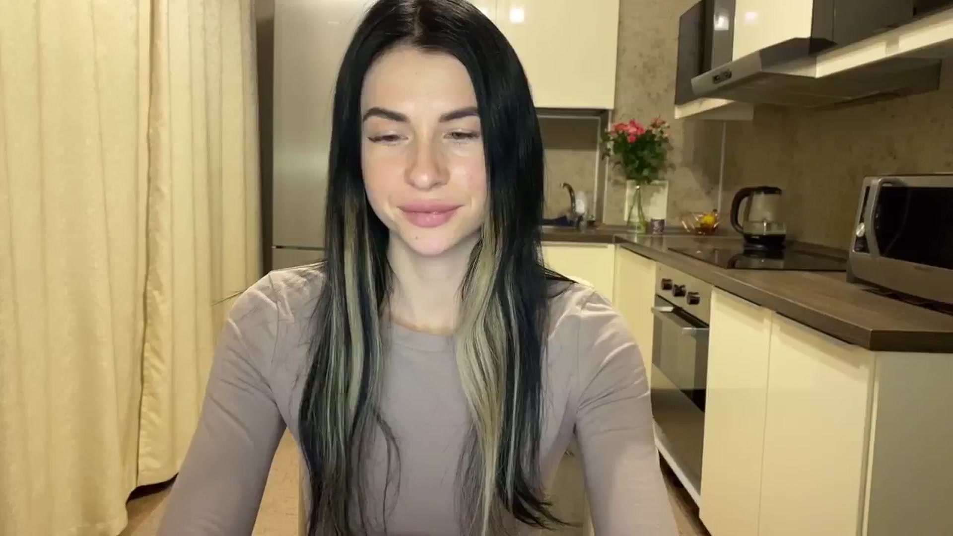 Gallery image thumbnail from Monic_cute's myfreecams stream on, 10/06/2024, 12:29 image 2 of 20