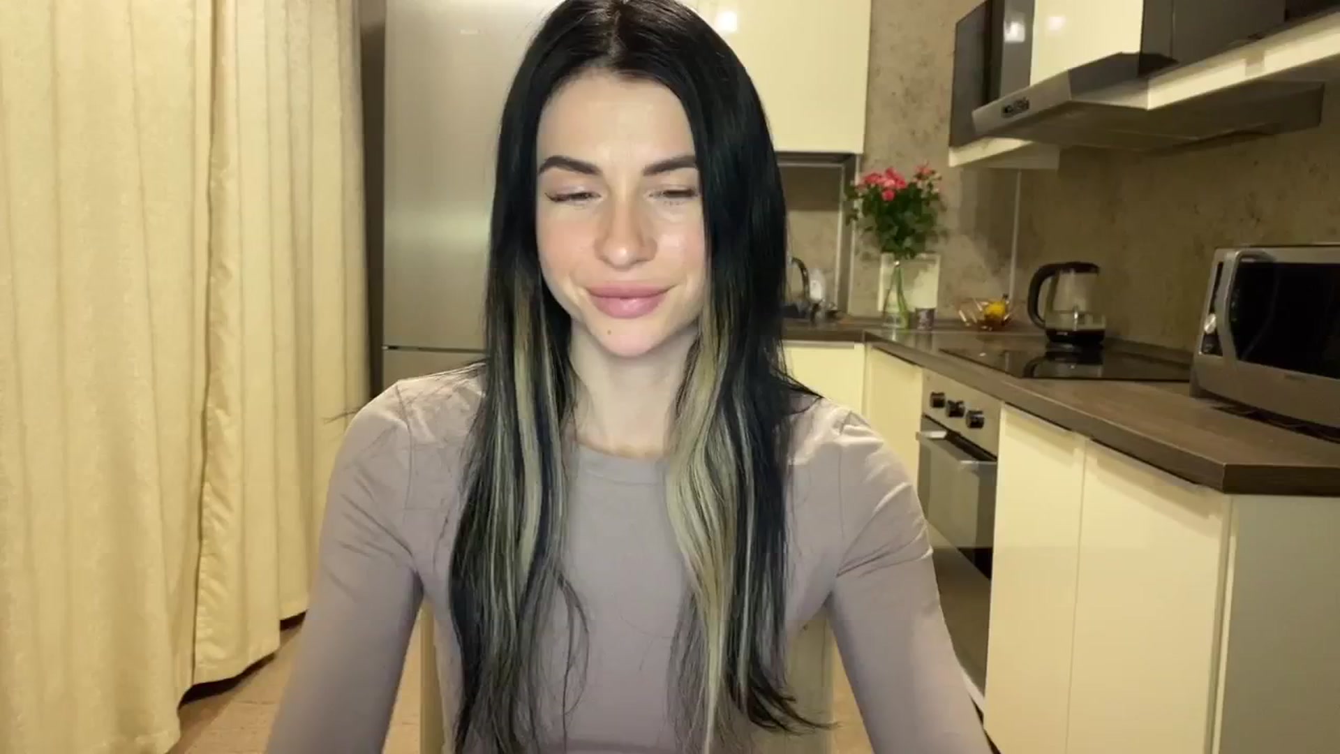 Gallery image thumbnail from Monic_cute's myfreecams stream on, 10/06/2024, 12:29 image 3 of 20