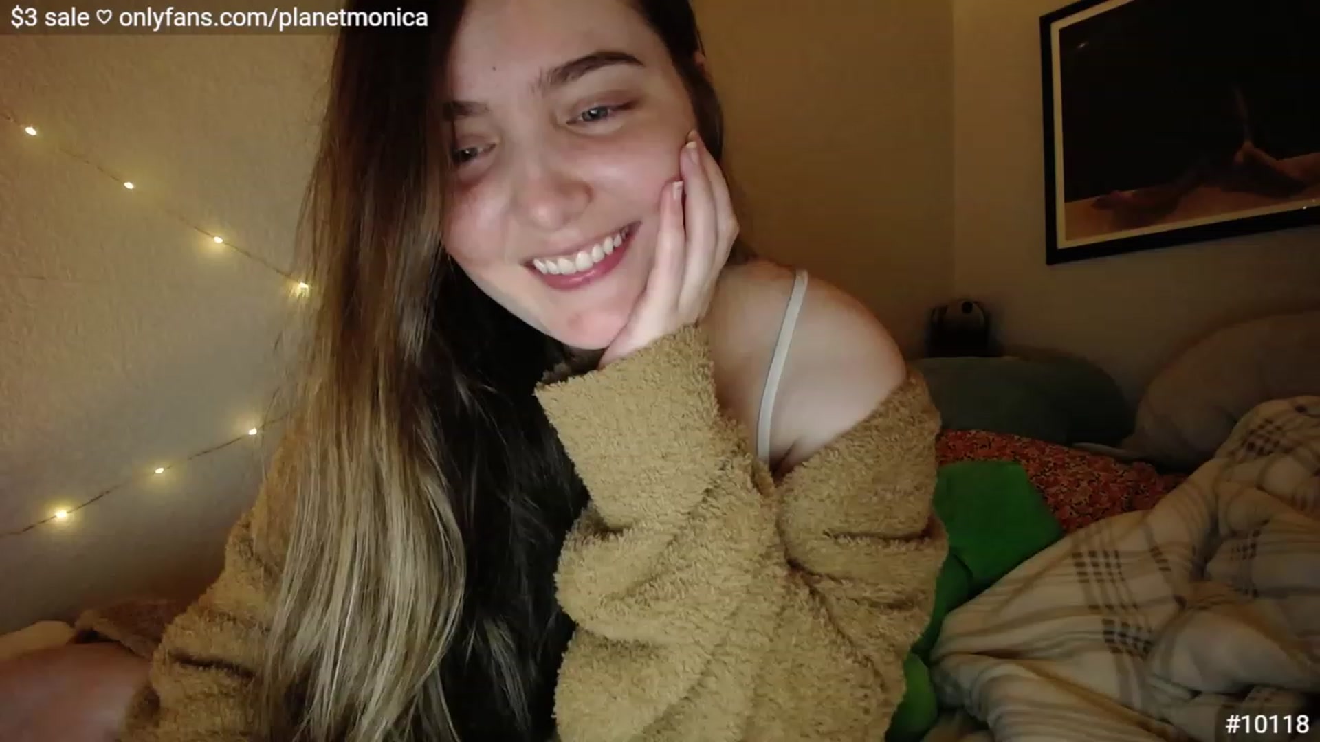 Gallery image thumbnail from Monica's myfreecams stream on, 12/17/2022, 02:23 image 2 of 20