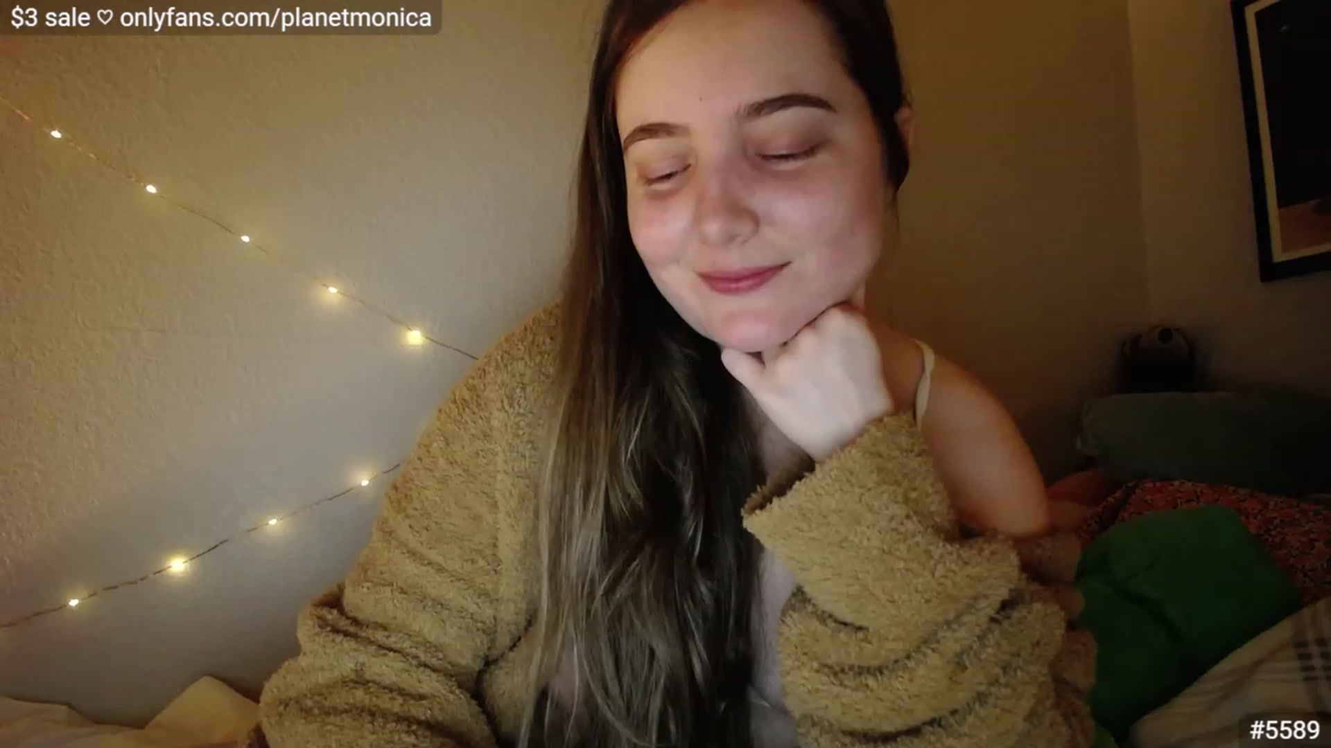 Gallery image thumbnail from Monica's myfreecams stream on, 12/17/2022, 02:23 image 7 of 20