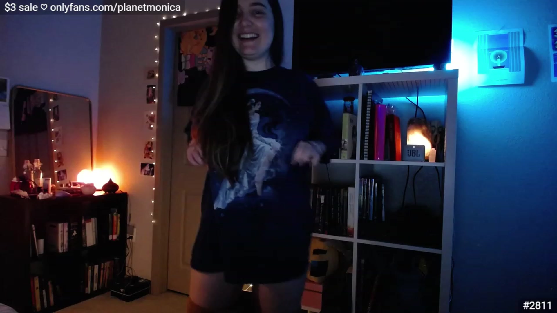 Gallery image thumbnail from Monica's myfreecams stream on, 01/17/2023, 04:28 image 9 of 20