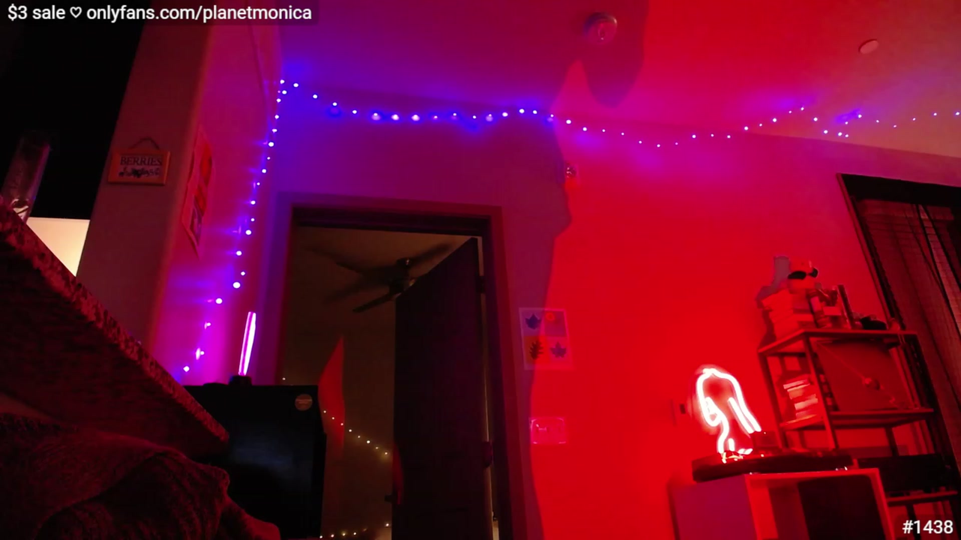 Gallery image thumbnail from Monica's myfreecams stream on, 01/28/2023, 03:55 image 15 of 20