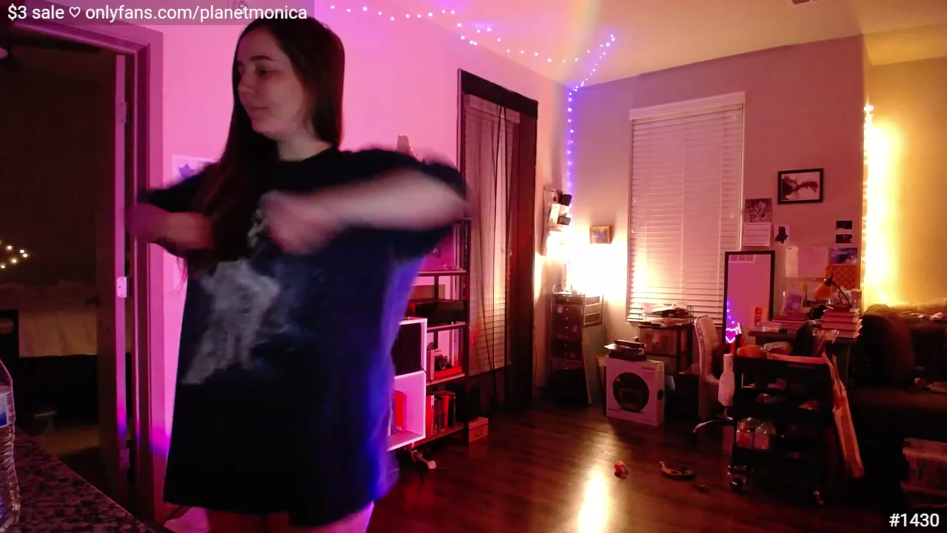 Gallery image thumbnail from Monica's myfreecams stream on, 01/30/2023, 04:27 image 10 of 20