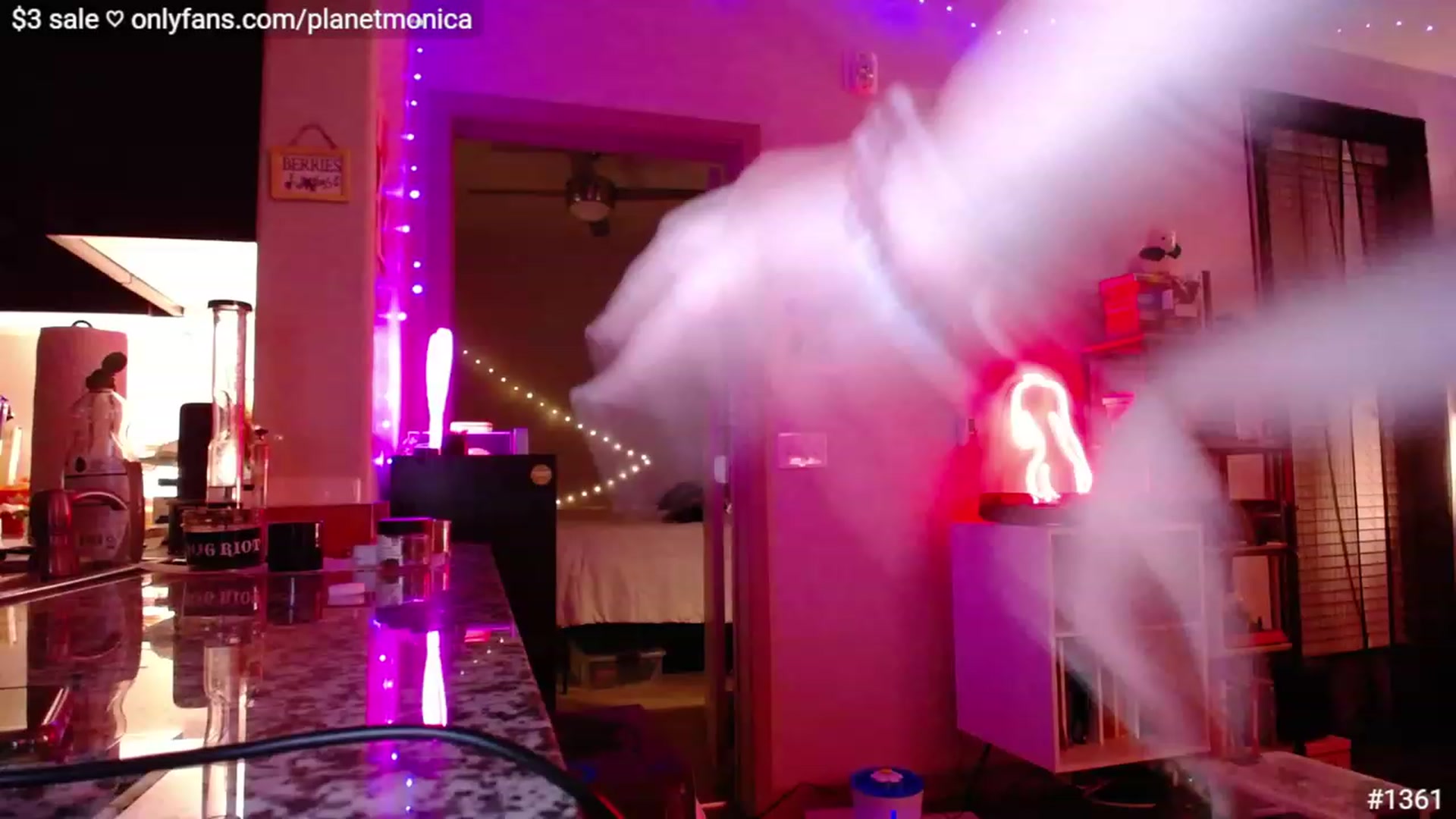 Gallery image thumbnail from Monica's myfreecams stream on, 02/01/2023, 02:51 image 1 of 20