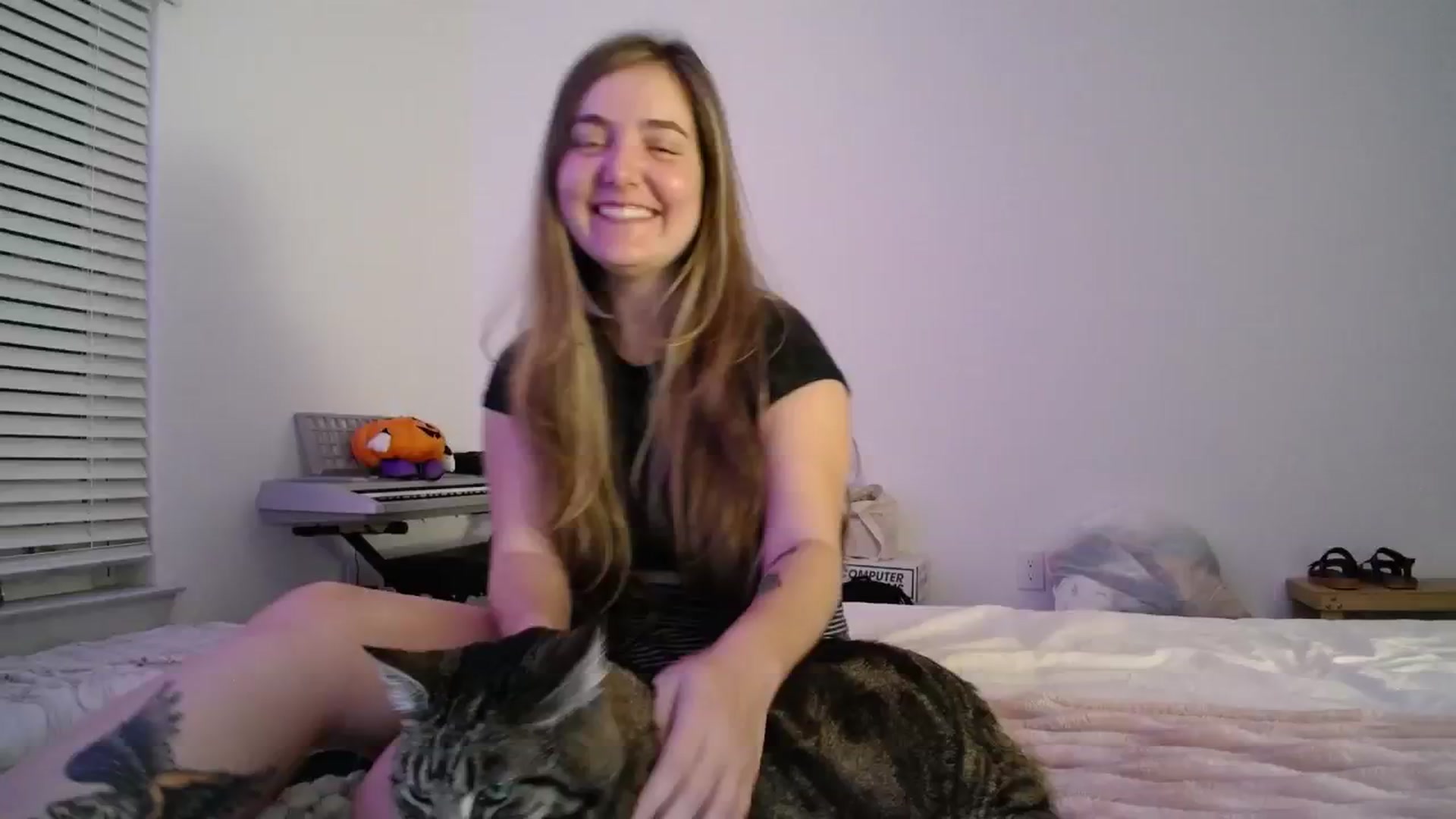 Gallery image thumbnail from Monica's myfreecams stream on, 10/04/2024, 03:50 image 1 of 20