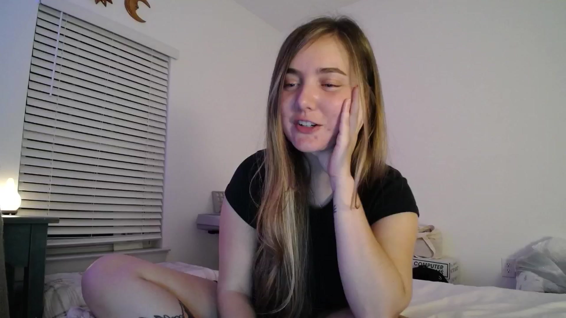 Gallery image thumbnail from Monica's myfreecams stream on, 10/04/2024, 03:50 image 4 of 20