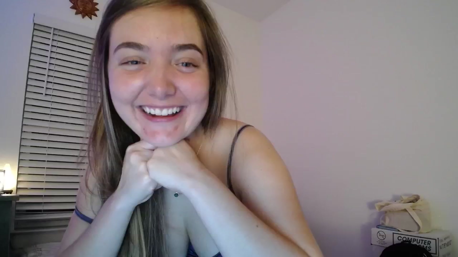 Gallery image thumbnail from Monica's myfreecams stream on, 10/04/2024, 03:50 image 12 of 20