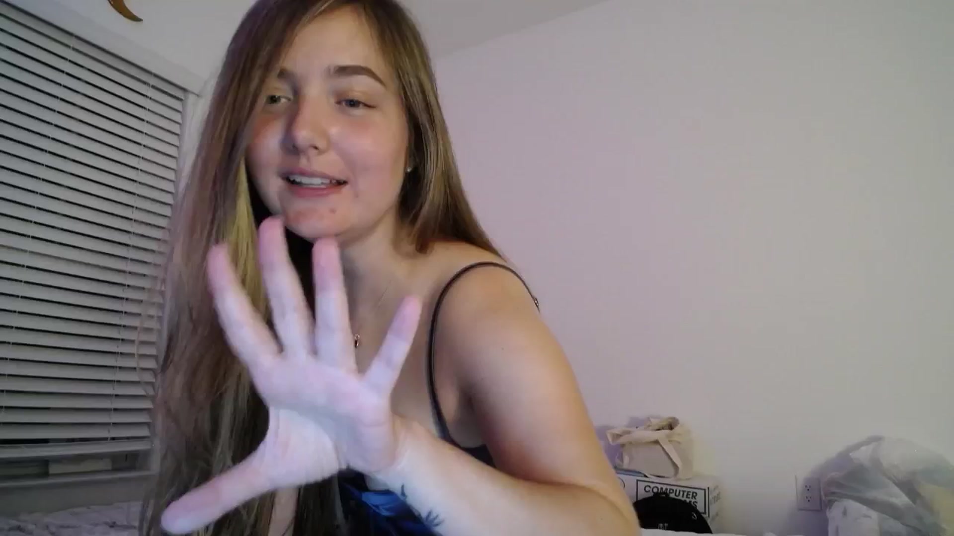 Gallery image thumbnail from Monica's myfreecams stream on, 10/04/2024, 03:50 image 7 of 20