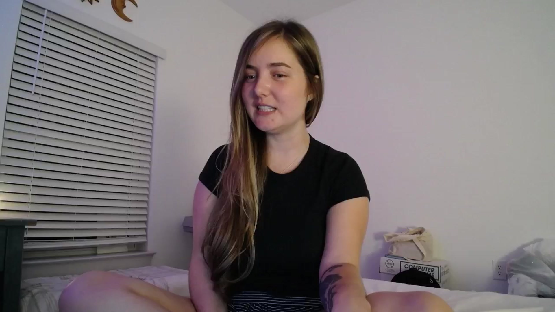 Gallery image thumbnail from Monica's myfreecams stream on, 10/04/2024, 03:50 image 5 of 20