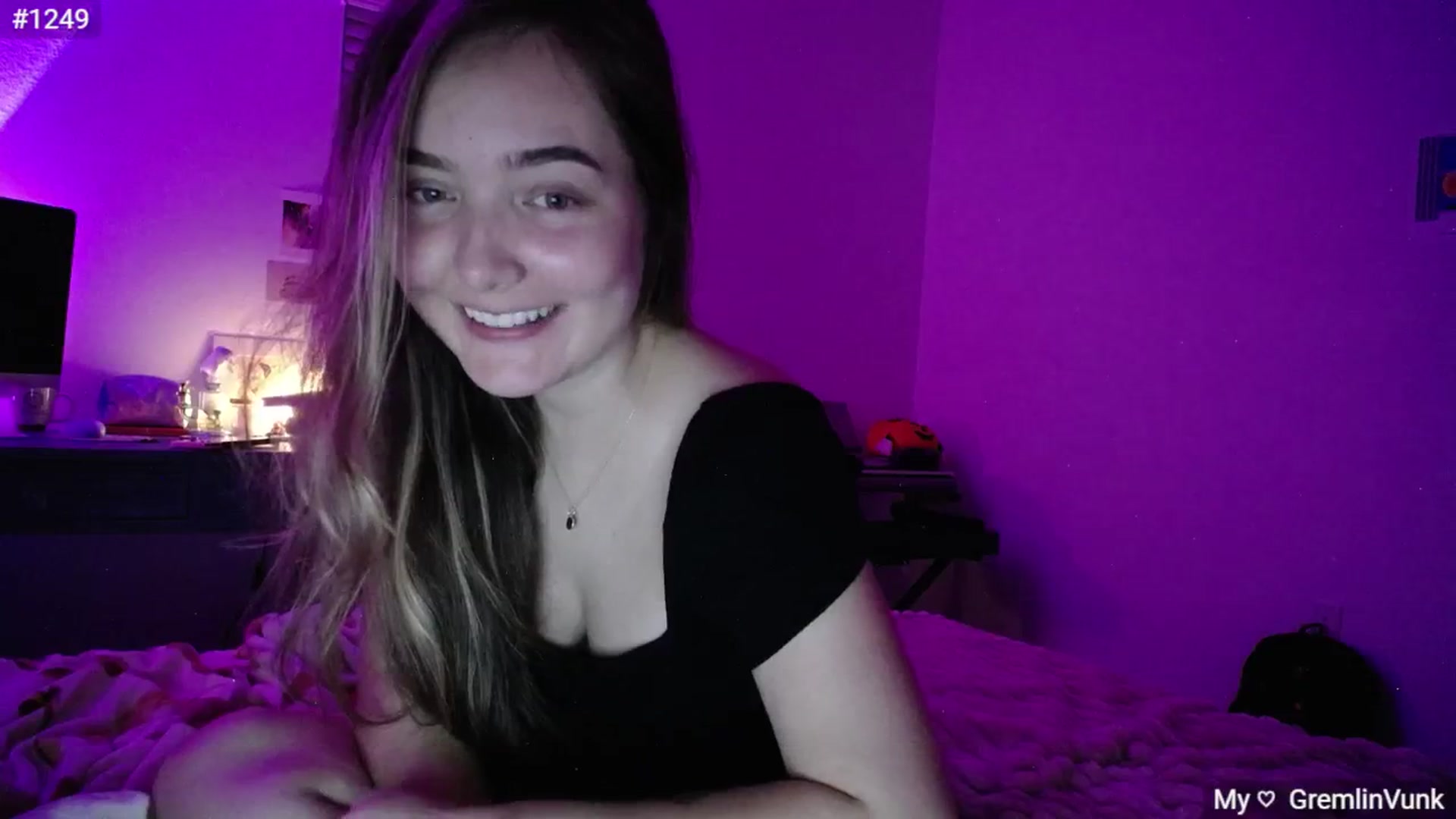 Gallery image thumbnail from Monica's myfreecams stream on, 10/23/2024, 03:36 image 16 of 20
