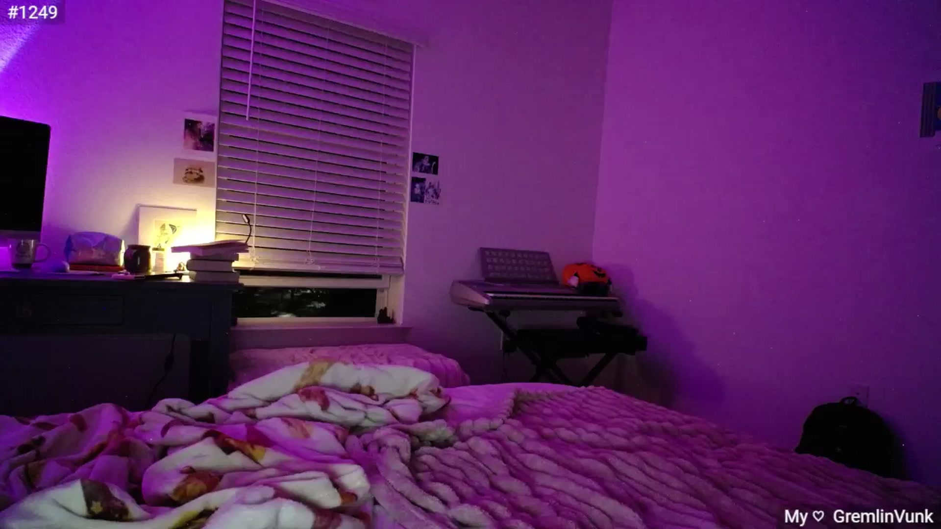 Gallery image thumbnail from Monica's myfreecams stream on, 10/23/2024, 03:36 image 18 of 20
