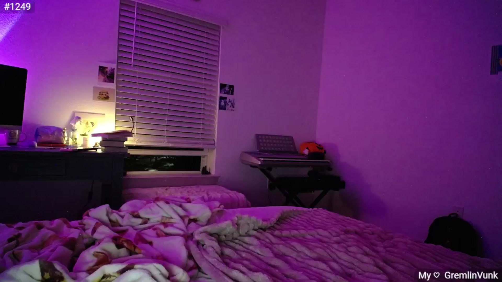 Gallery image thumbnail from Monica's myfreecams stream on, 10/23/2024, 03:36 image 17 of 20