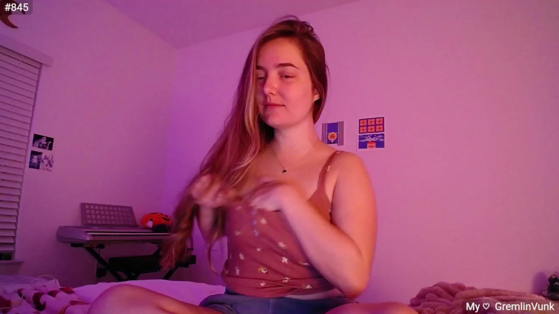 Gallery image thumbnail from Monica's myfreecams stream on, 10/28/2024, 23:47 image 19 of 20