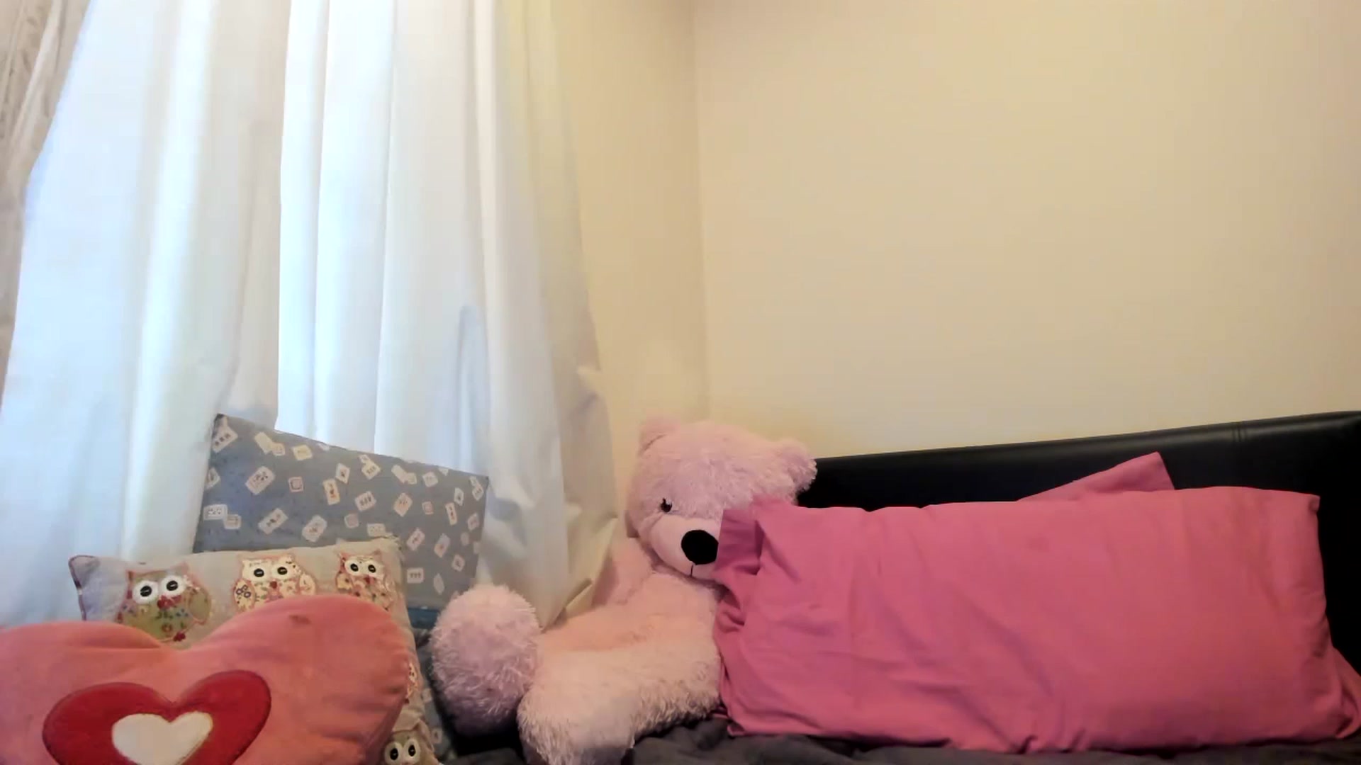 Gallery image thumbnail from MonicaAssUK's myfreecams stream on, 11/17/2022, 13:16 image 12 of 20