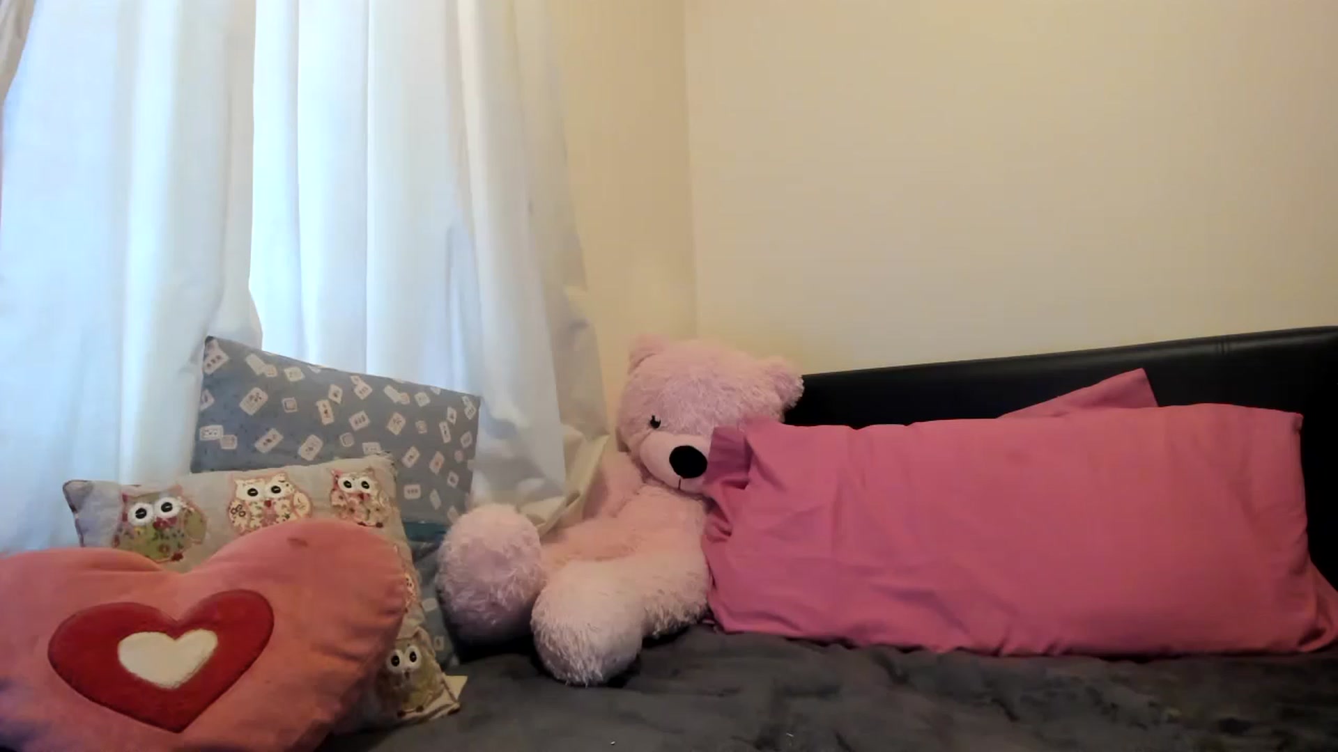 Gallery image thumbnail from MonicaAssUK's myfreecams stream on, 11/17/2022, 13:45 image 9 of 20