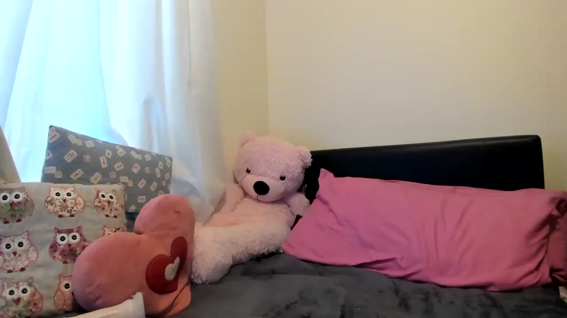 Gallery image thumbnail from MonicaAssUK's myfreecams stream on, 11/18/2022, 14:02 image 18 of 20