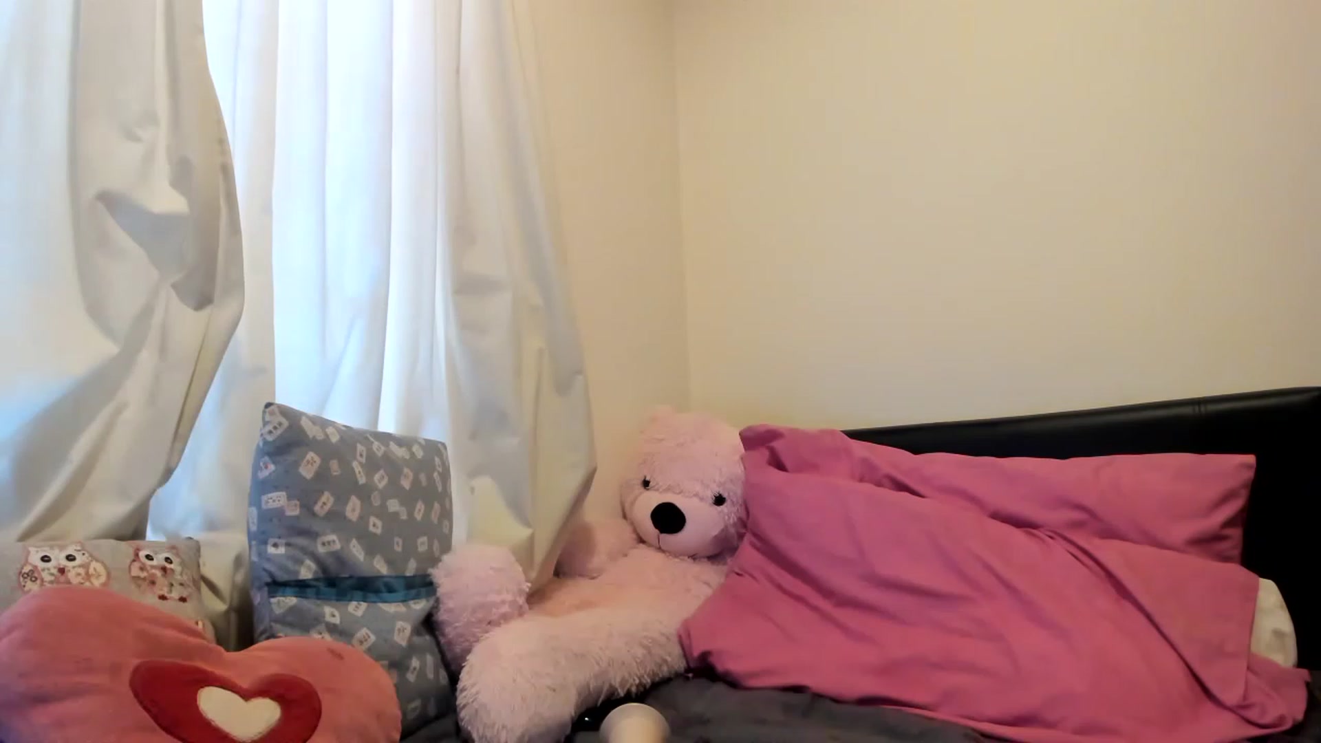 Gallery image thumbnail from MonicaAssUK's myfreecams stream on, 11/22/2022, 14:05 image 4 of 20