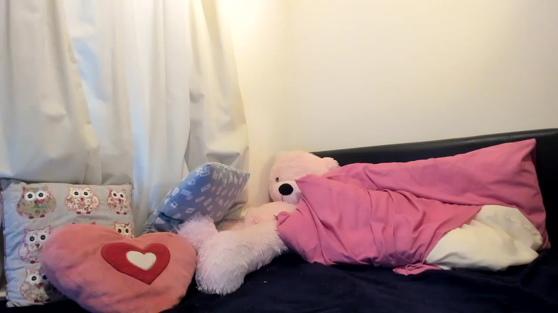 Gallery image thumbnail from MonicaAssUK's myfreecams stream on, 11/26/2022, 15:23 image 11 of 20