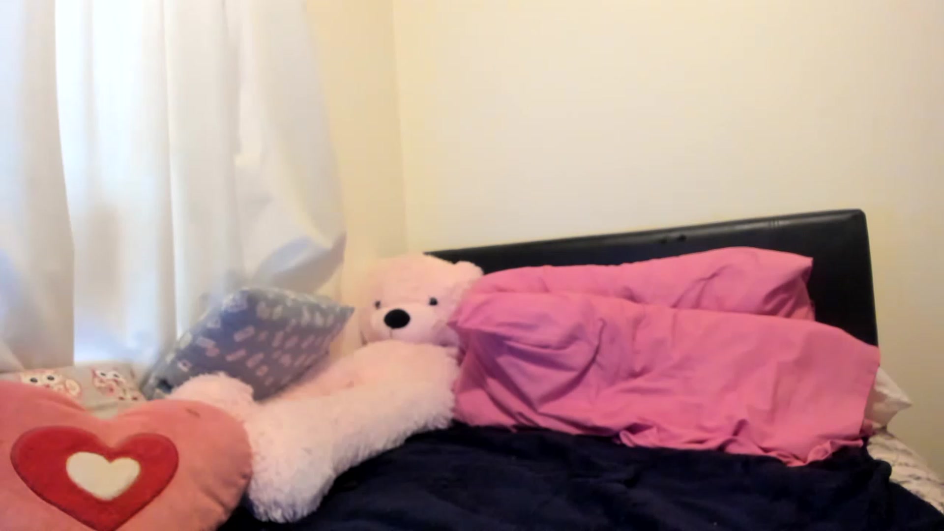 Gallery image thumbnail from MonicaAssUK's myfreecams stream on, 11/29/2022, 12:47 image 15 of 20