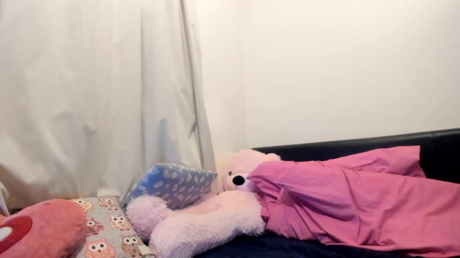 Gallery image thumbnail from MonicaAssUK's myfreecams stream on, 12/01/2022, 18:21 image 16 of 20