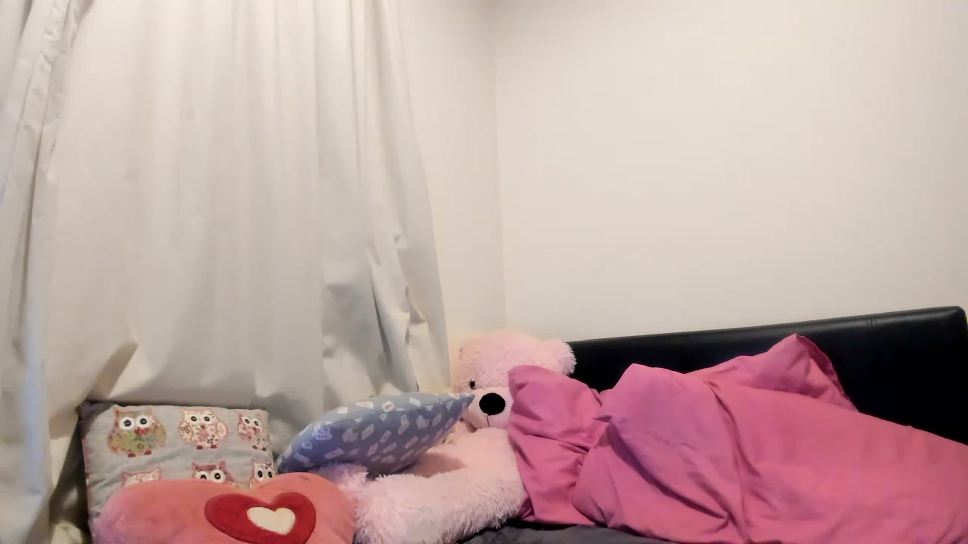 Gallery image thumbnail from MonicaAssUK's myfreecams stream on, 12/02/2022, 20:38 image 18 of 20