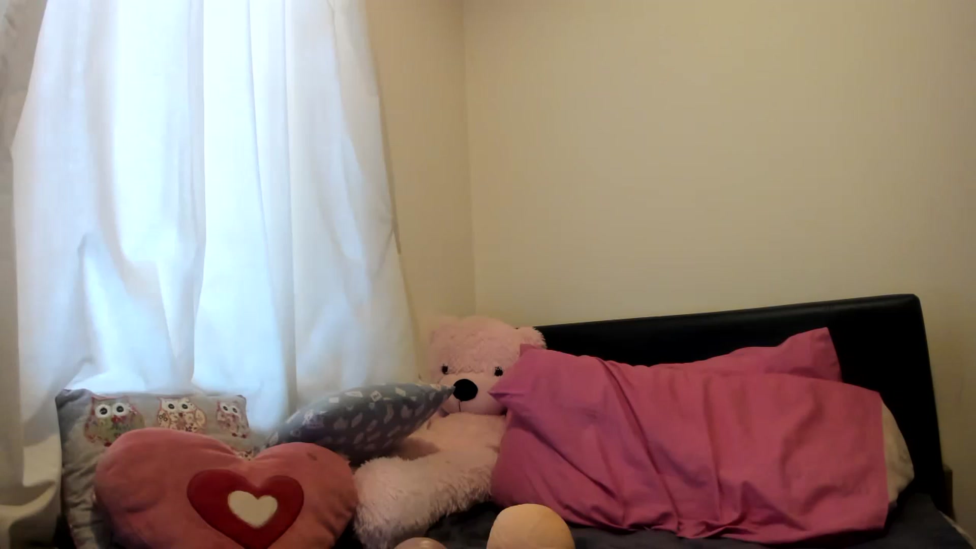 Gallery image thumbnail from MonicaAssUK's myfreecams stream on, 12/03/2022, 11:04 image 18 of 20